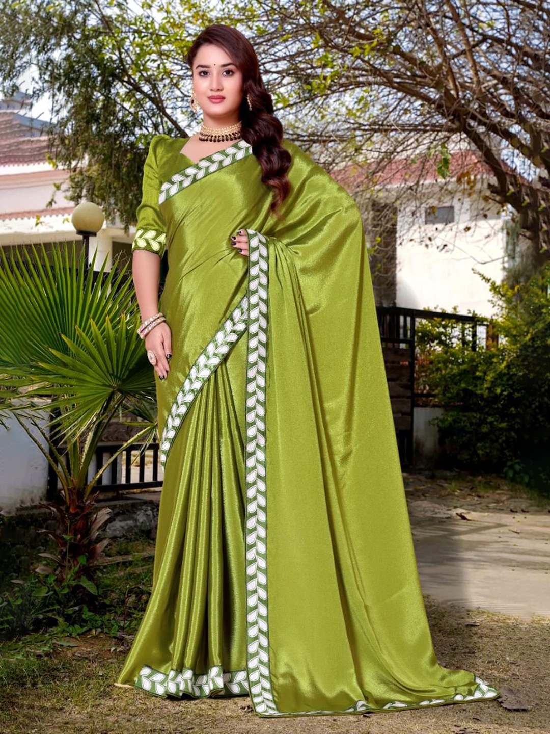 

AKSH FASHION Embroidered Pure Georgette Saree, Green