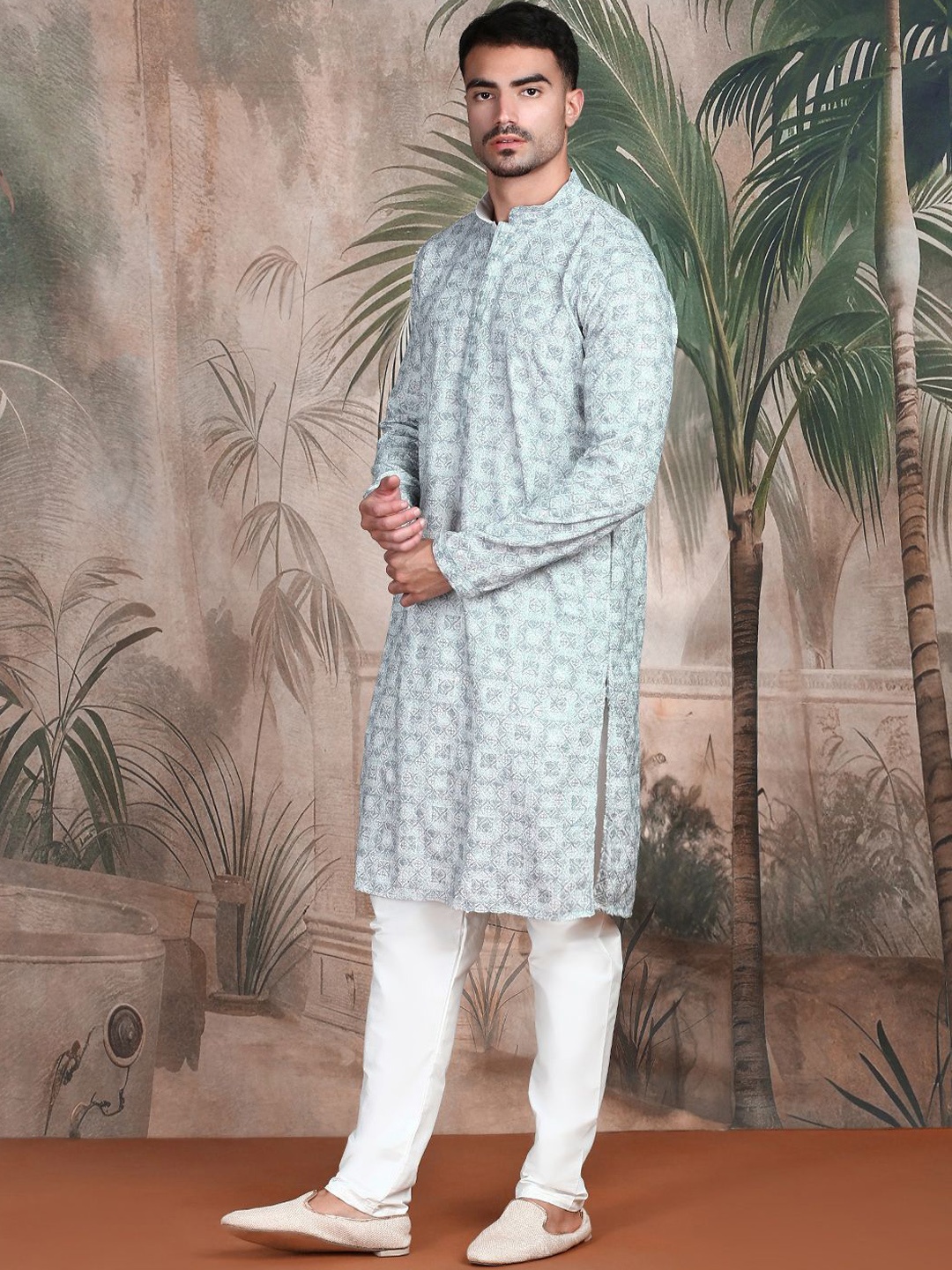 

Sangria Geometric Pattern Chikankari Sequin Kurta, Grey