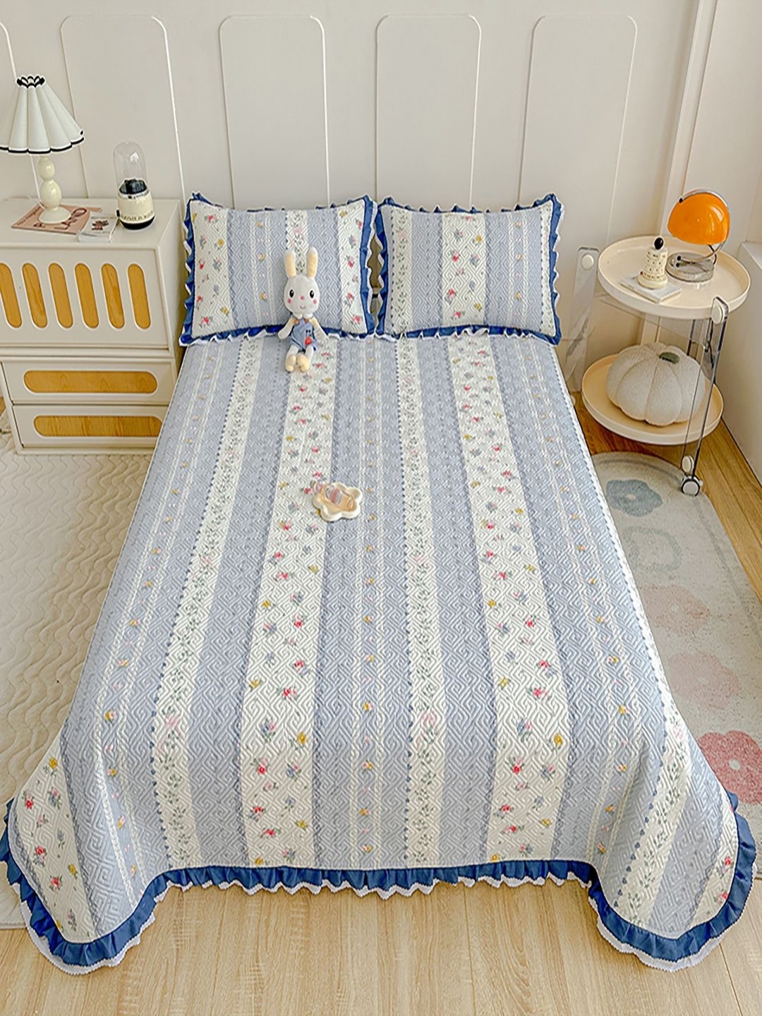 

JC HOME Blue & White Printed Cotton Double Queen Bed & Pillow Cover