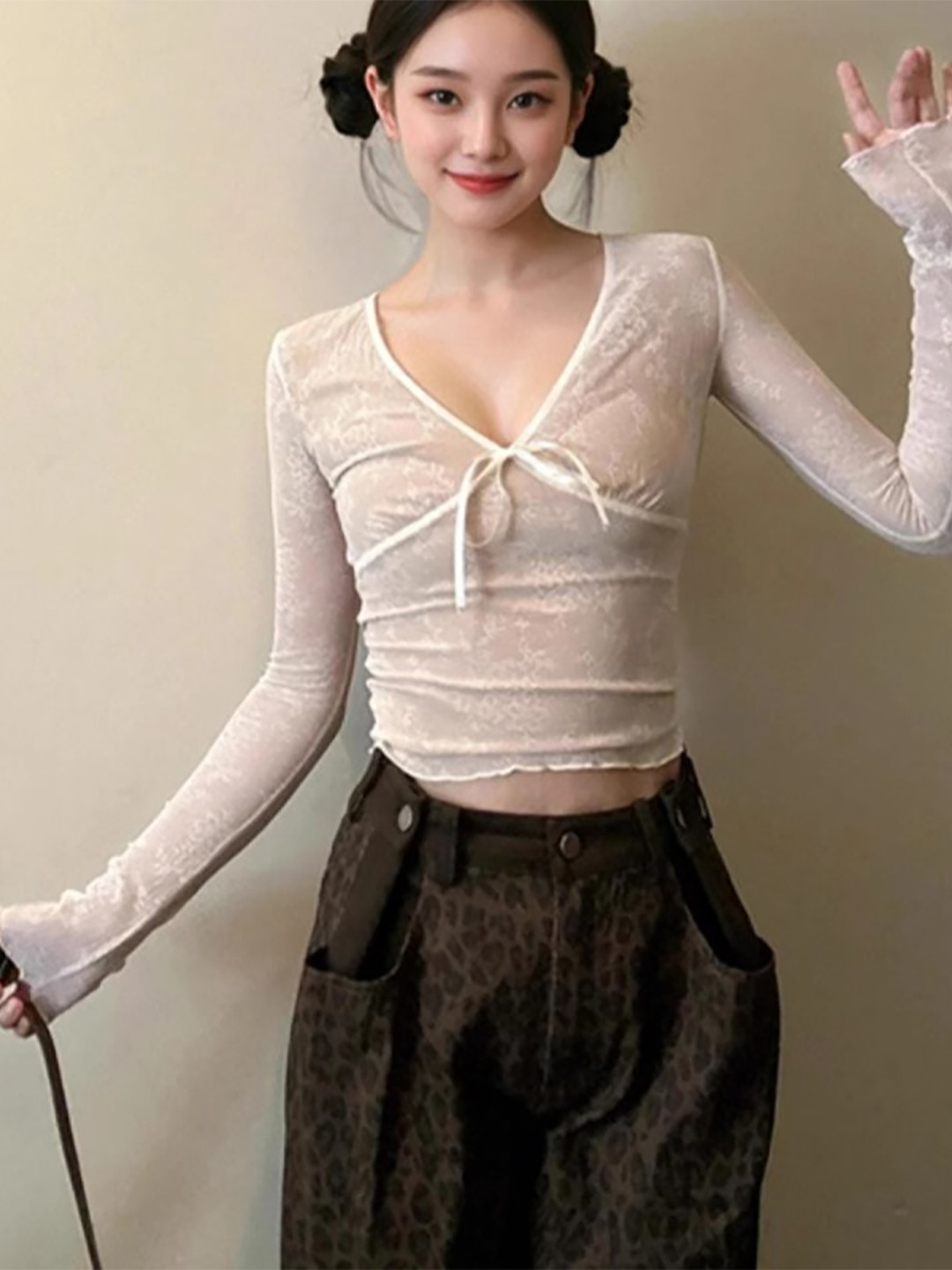 

StyleCast x Revolte Abstract Printed V Neck Long Sleeves Fitted Crop Top, Off white