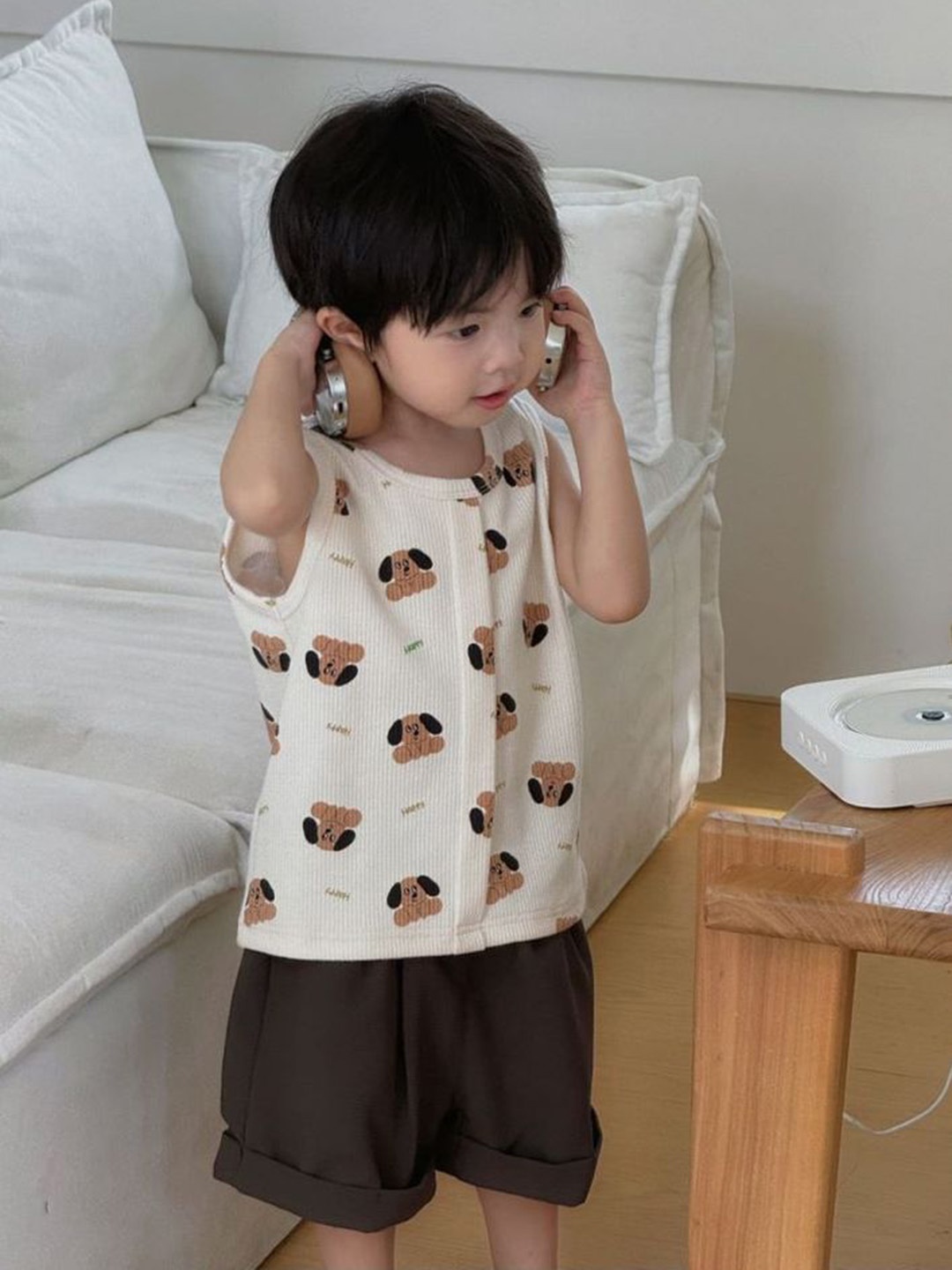 

LULU & SKY Boys V-Neck Pockets T-shirt, White
