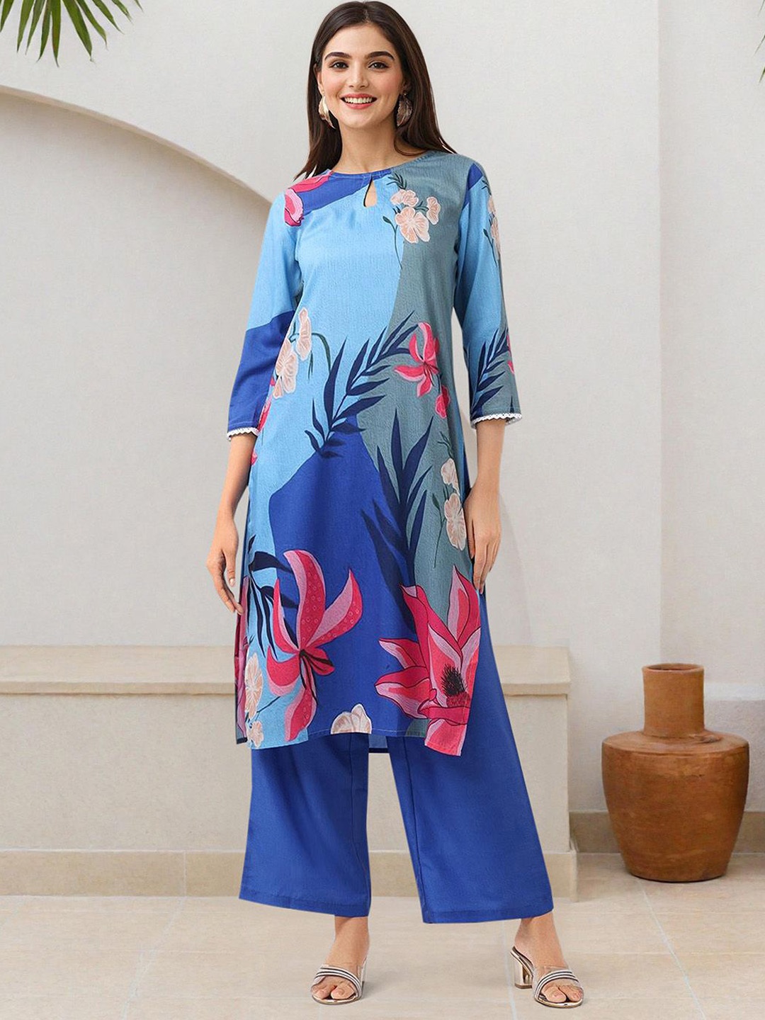 

Ishin Women Floral Printed Regular Kurta with Trousers, Blue