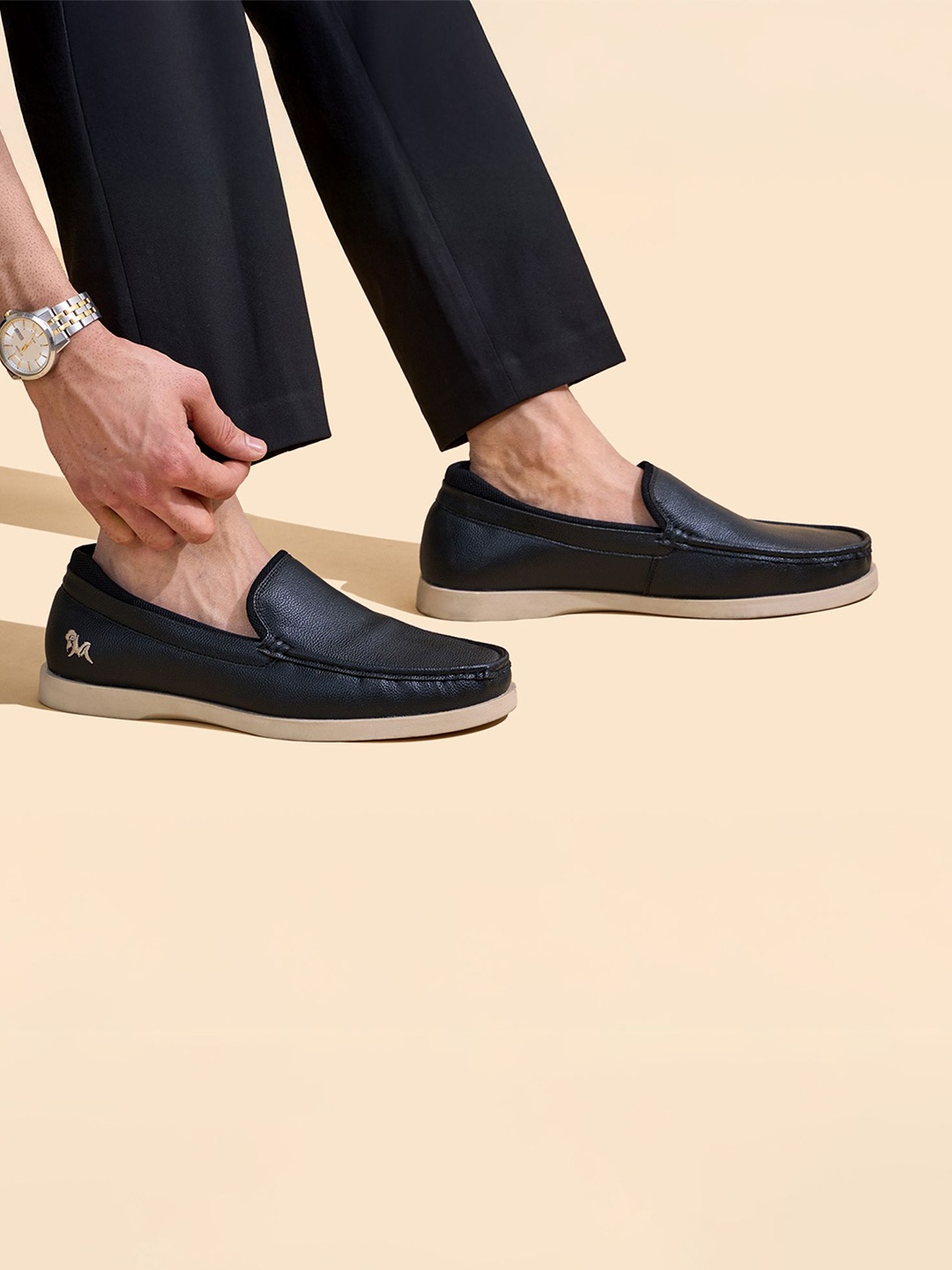 

NEEMANS Men Colourblocked PU Slip-On Sneakers, Black