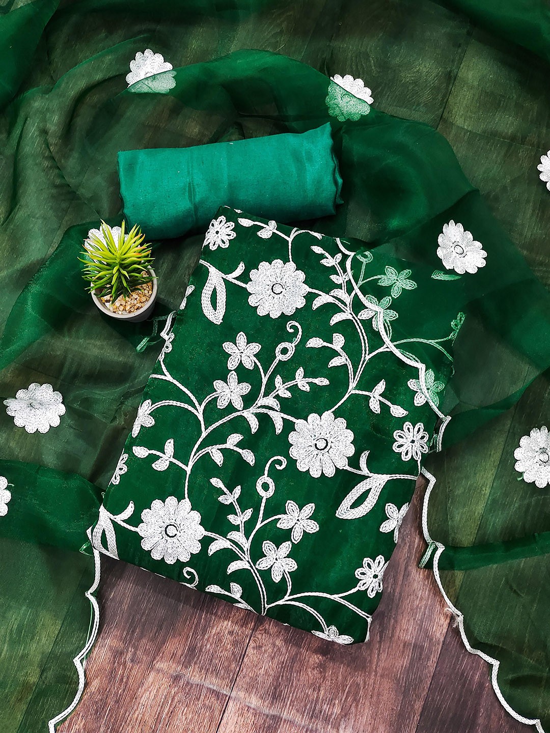

SHADOW & SAINING Embroidered Organza Unstitched Dress Material, Green