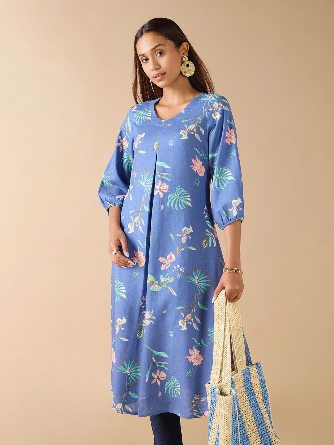 

Vismay Floral Printed Pure Cotton A-Line Straight Kurta, Blue
