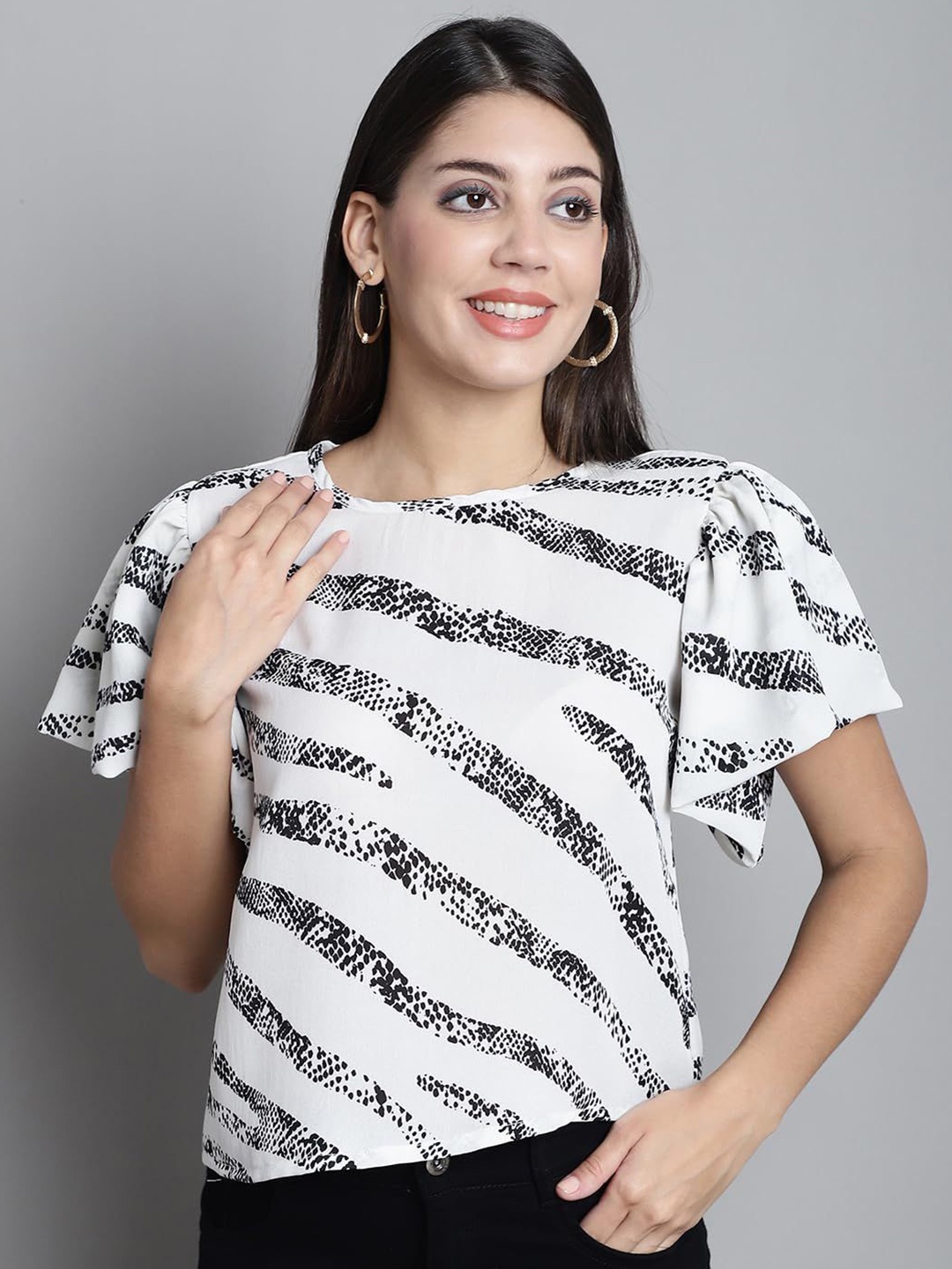 

SZN Floral Print Flutter Sleeve Top, White