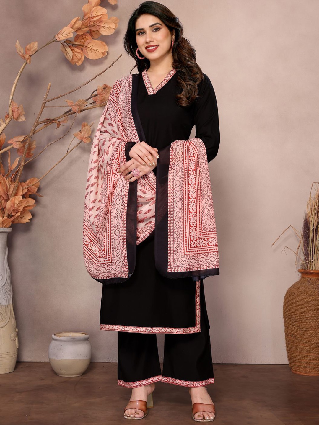 

MINGORA Women Regular Kurta with Trousers & With Dupatta, Black