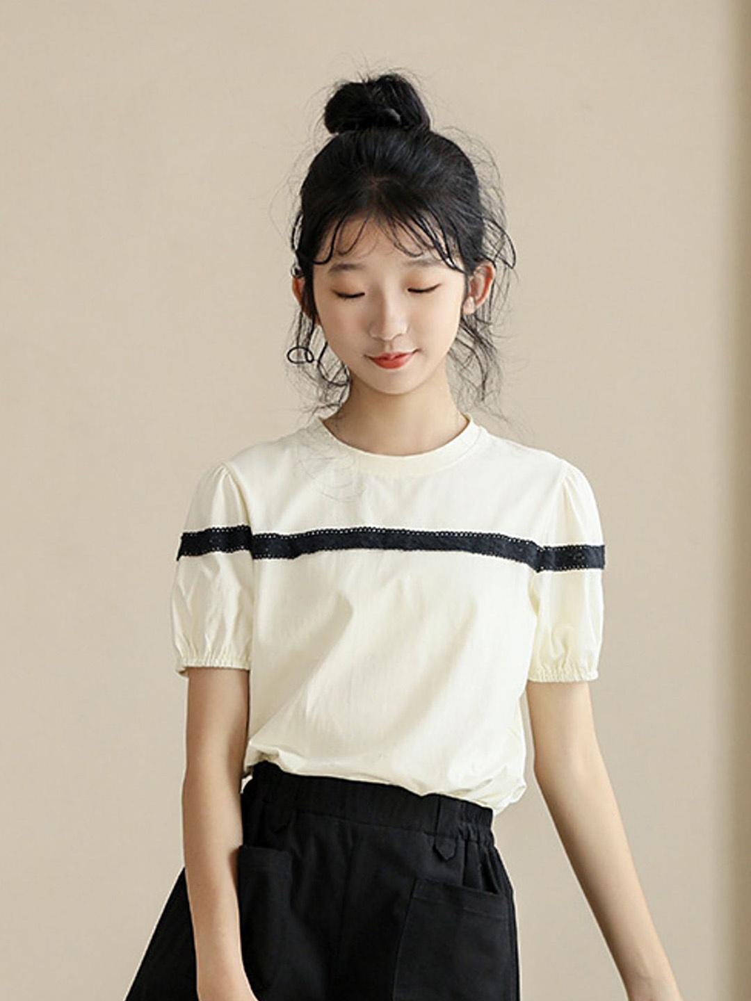 

LULU & SKY Girls Striped Monochrome Organic Cotton Pockets T-shirt, Beige