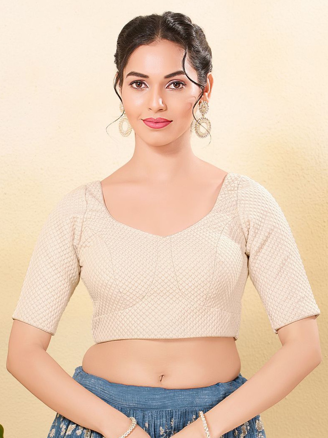 

VAMAS - THE DESIGNER BLOUSES Embroidered Short Sleeves Saree Blouse, Gold