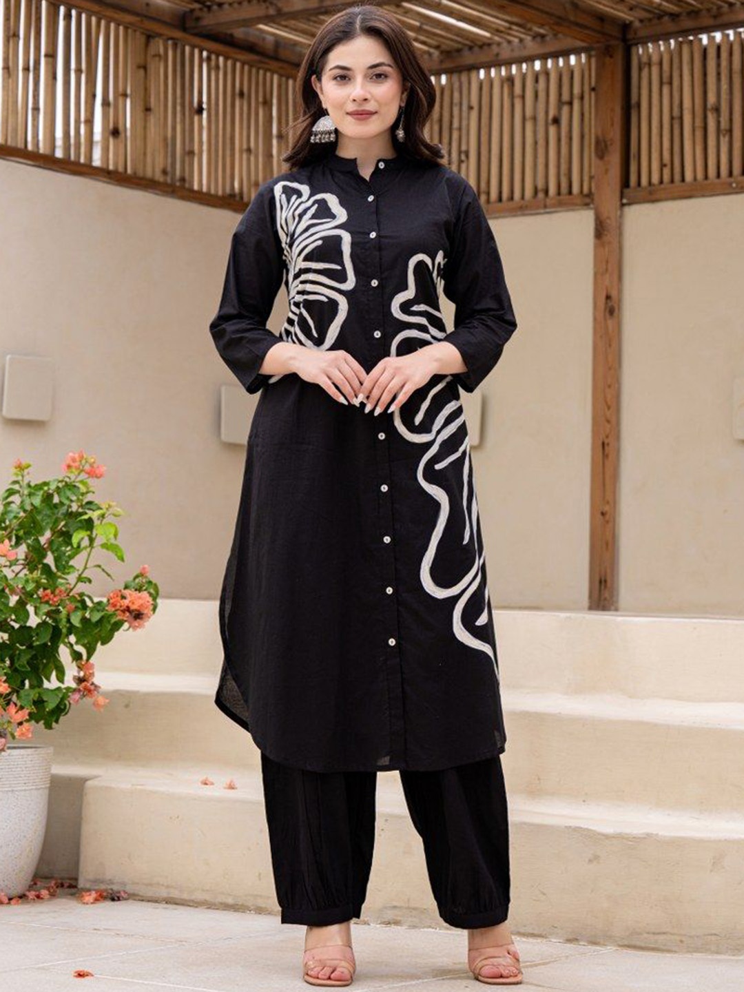 

CUSTARD Women Floral Printed Regular Pure Cotton Kurta with Palazzos, Black