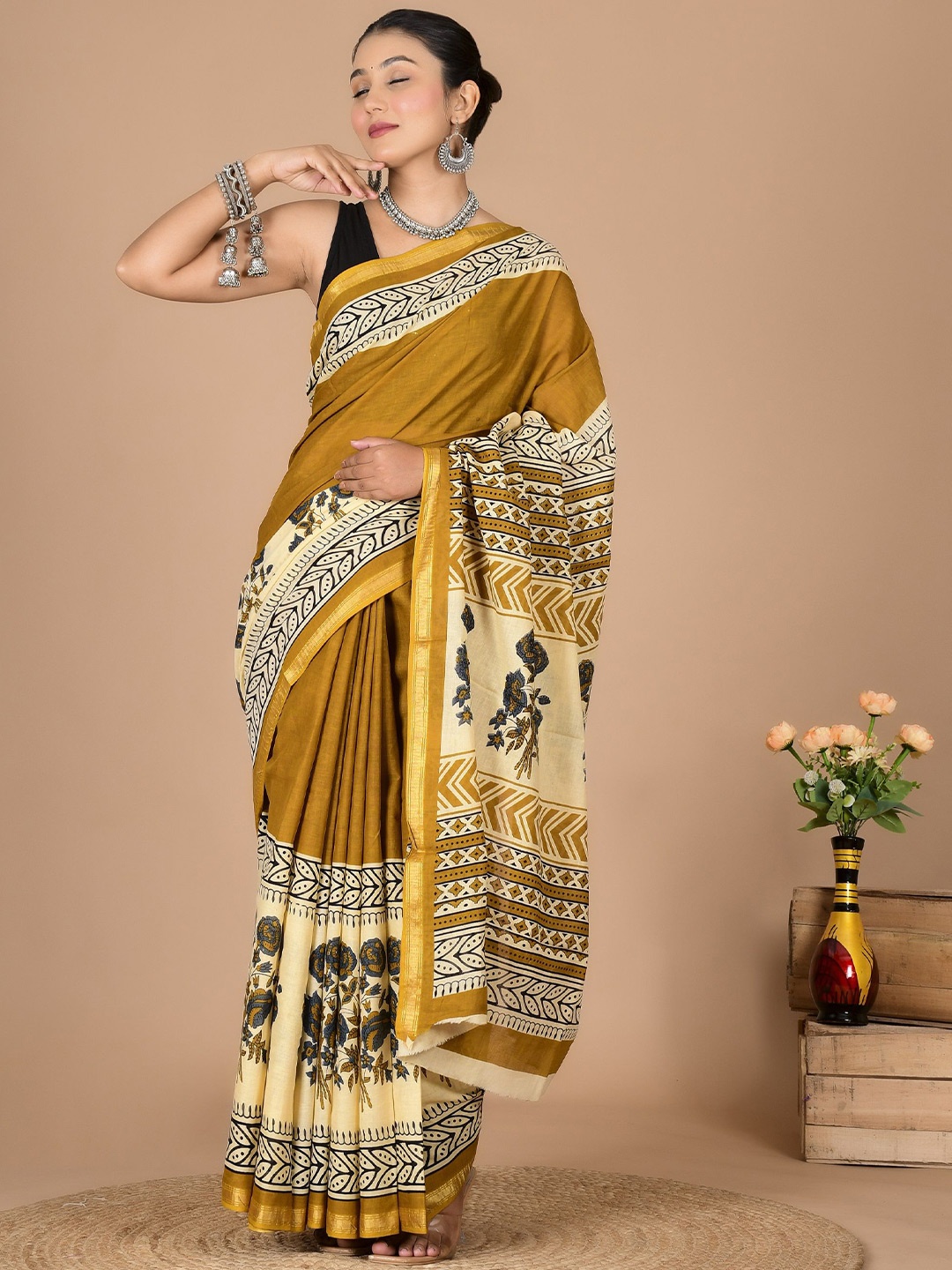 

THE FAMILIAR HANDICRAFTS Embellished Zari Pure Cotton Ikat Saree, Mustard