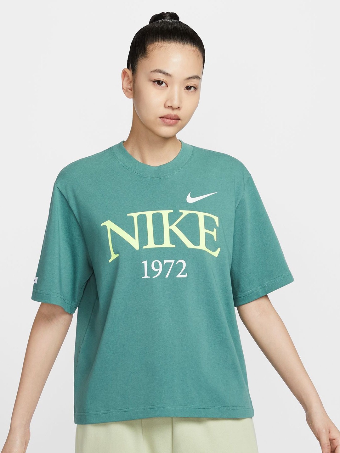 

Nike Sportswear Classic Women T-Shirt, Green