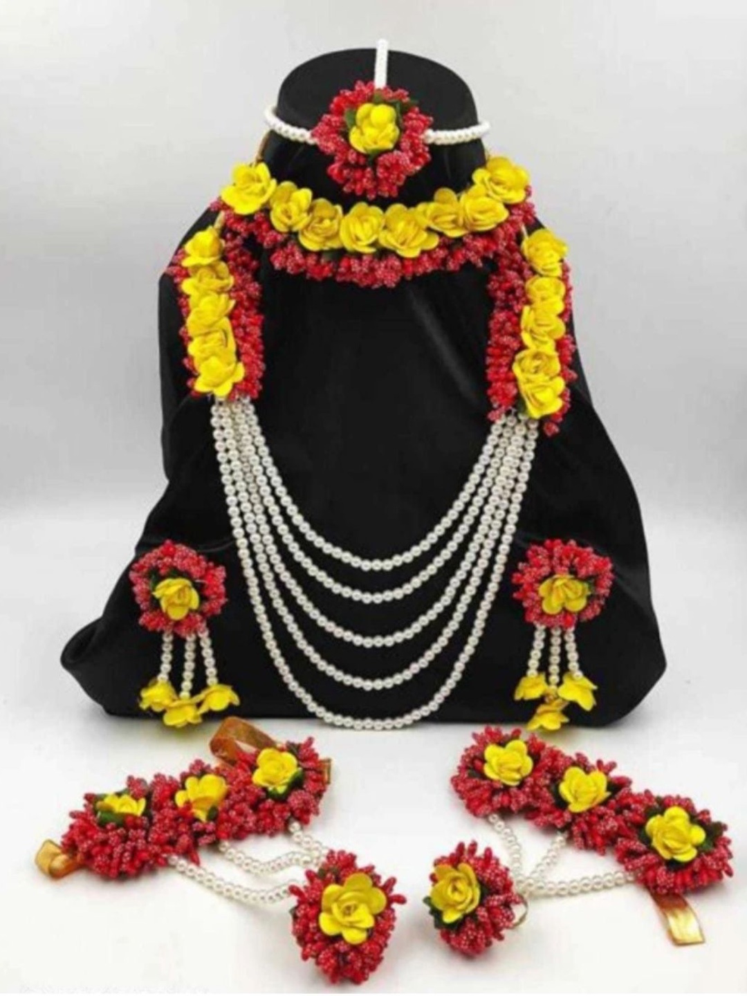 

BALIKA VADHU Blooming Elegance & Beaded Flower Jewellery Set, Gold