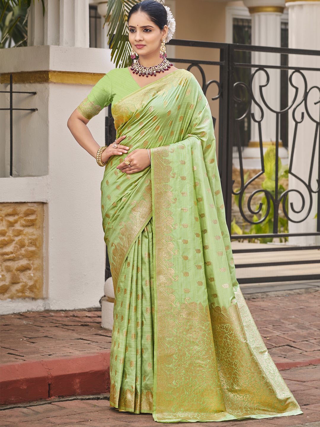 

SANGAM PRINTS Floral Zari Silk Blend Designer Tussar Saree, Fluorescent green