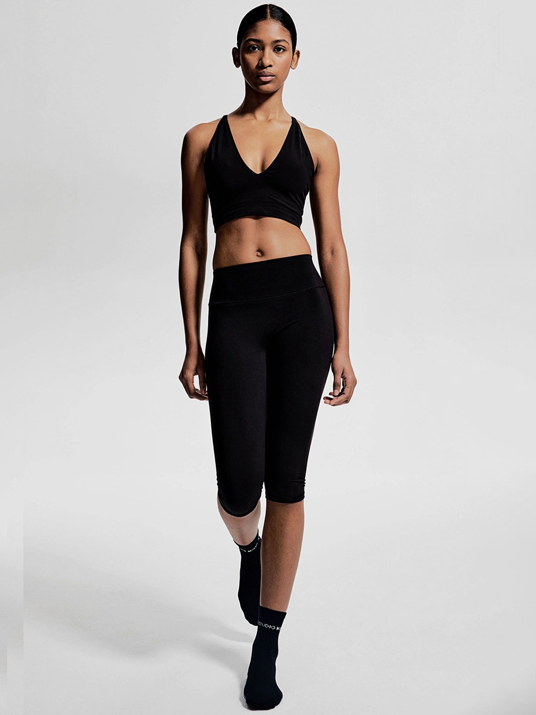 

H&M Capri Sports Leggings With SoftMove, Black