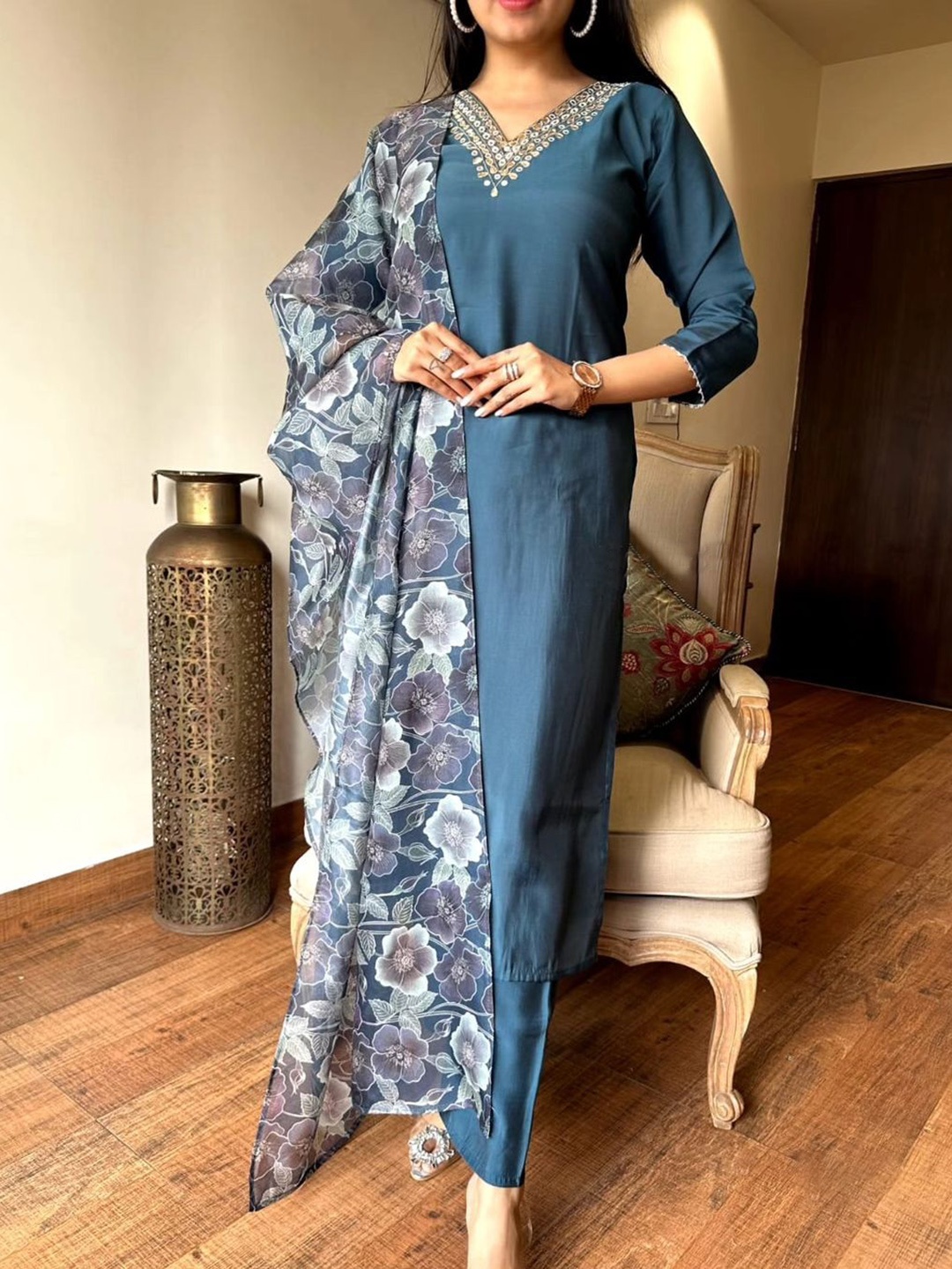 

Fab Dadu Women Embroidered Regular Thread Work Chanderi Silk Kurta with Trousers & With Dupatta, Grey
