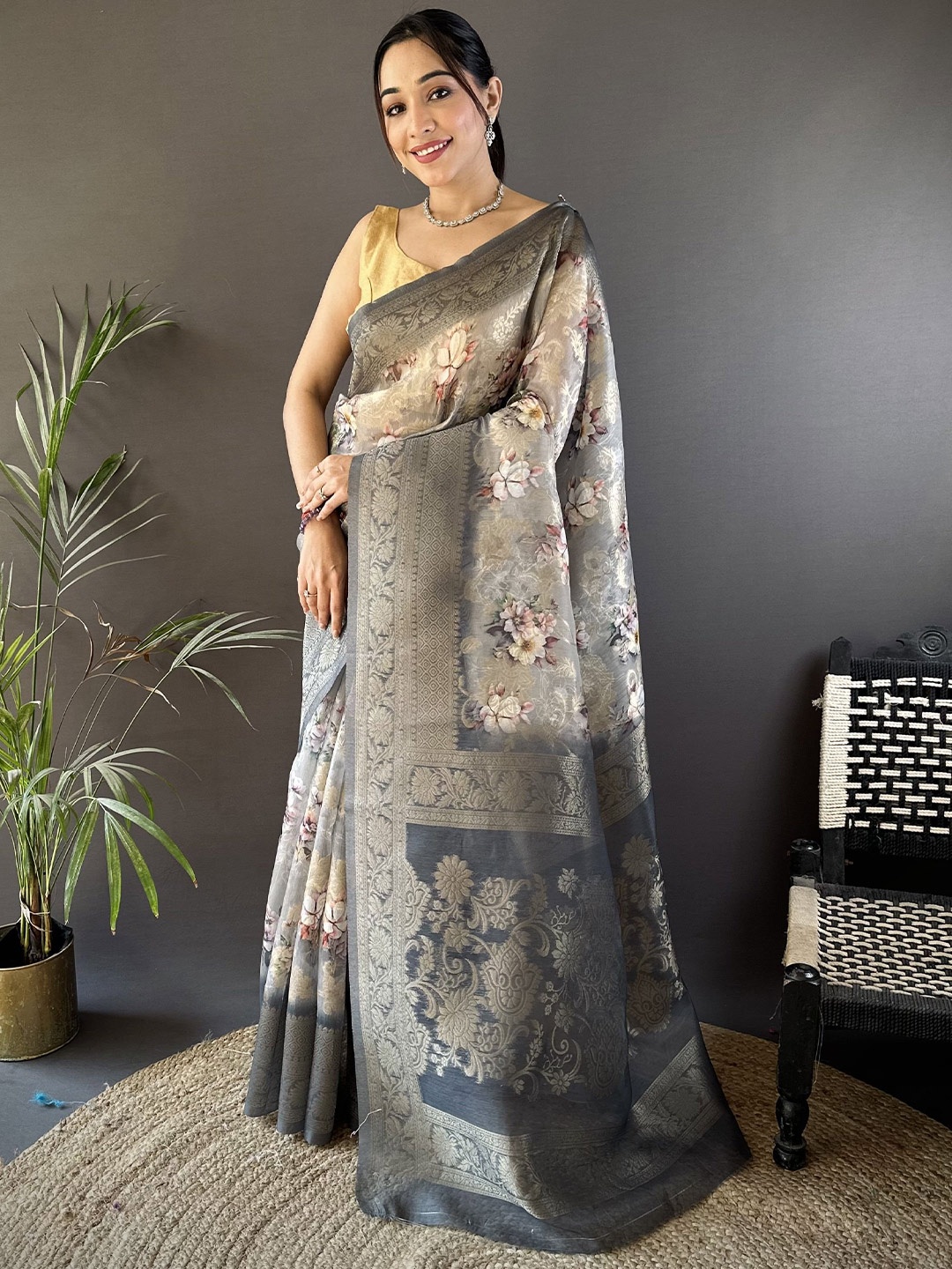 

LeeliPeeri Designer Floral Zari Silk Blend Saree, Grey