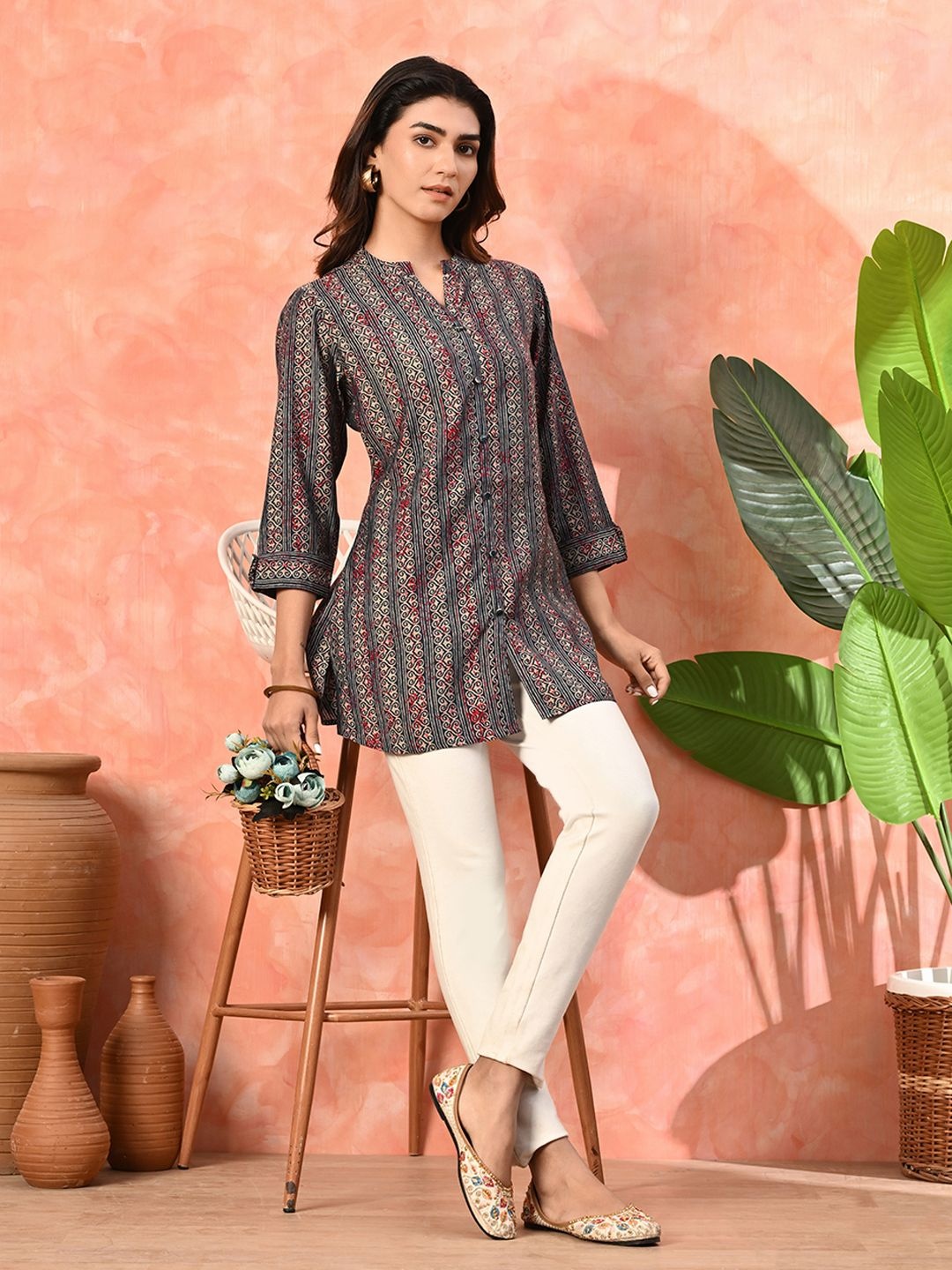 

Sangria Mandarin Collar Printed Ethnic Tunic, Blue