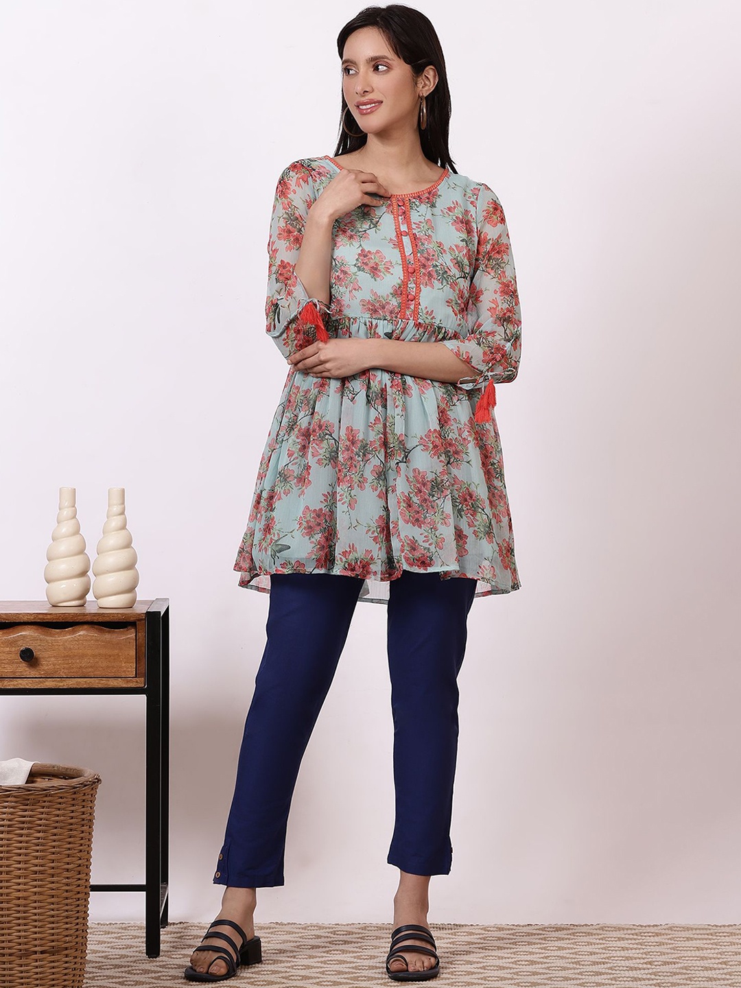

AURELIA Women Floral Printed Regular Kurti with Trousers, Green
