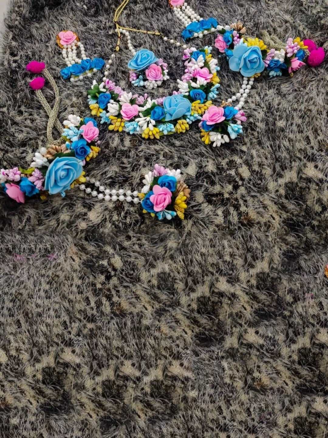 

BALIKA VADHU Blooming Elegance & Beaded Flower Jewellery Set, Gold