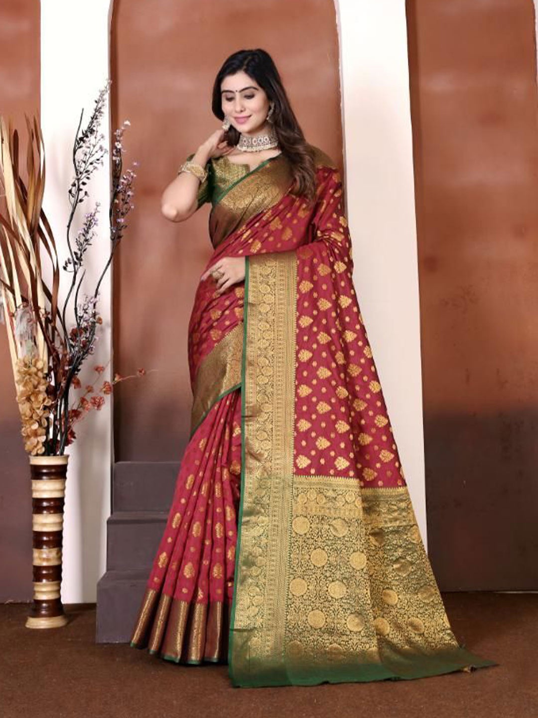 

jayant creation Woven Design Zari Silk Blend Banarasi Saree, Red