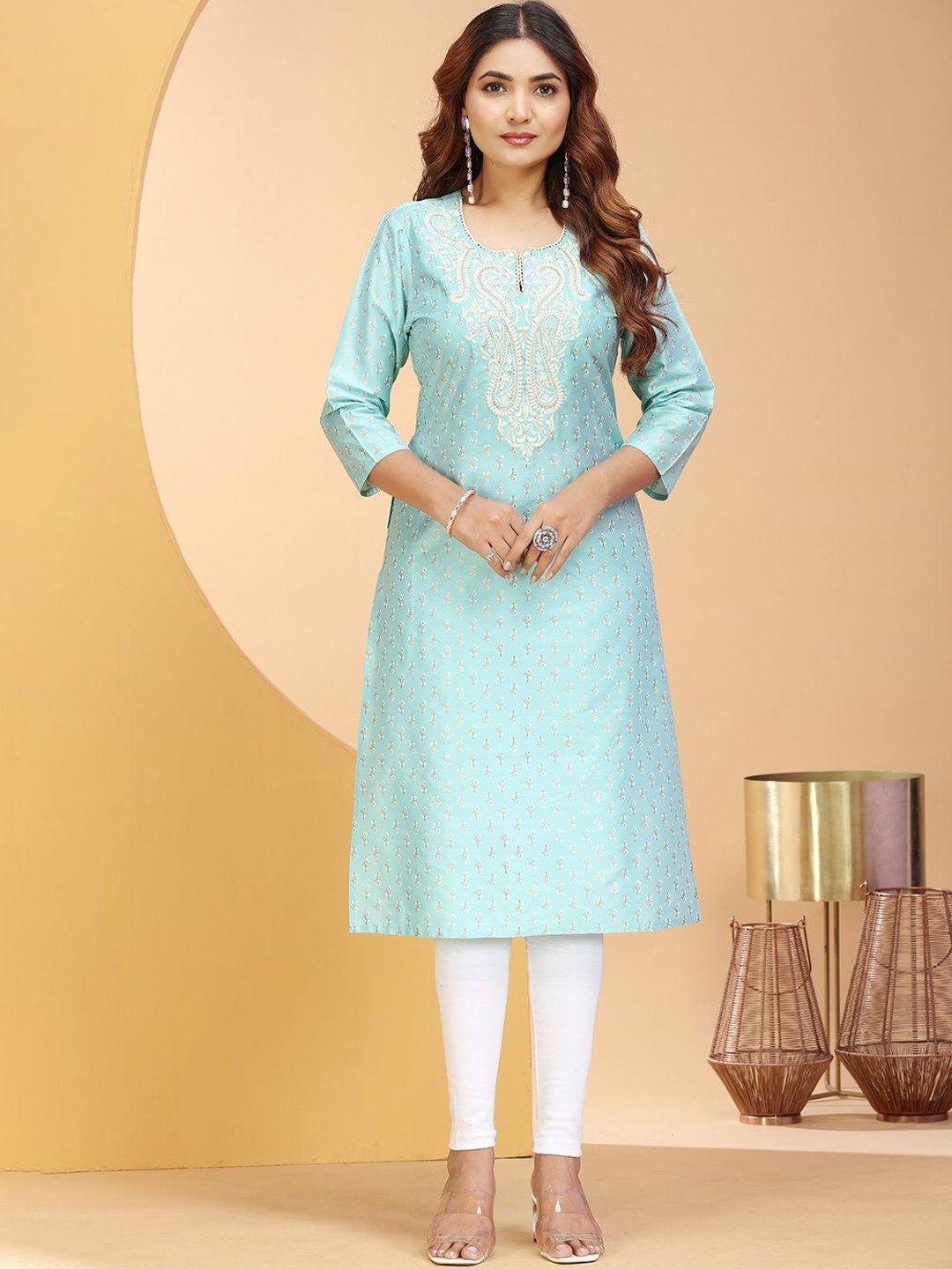 

COTTON CULTURE Women Floral Embroidered Kurta, Red