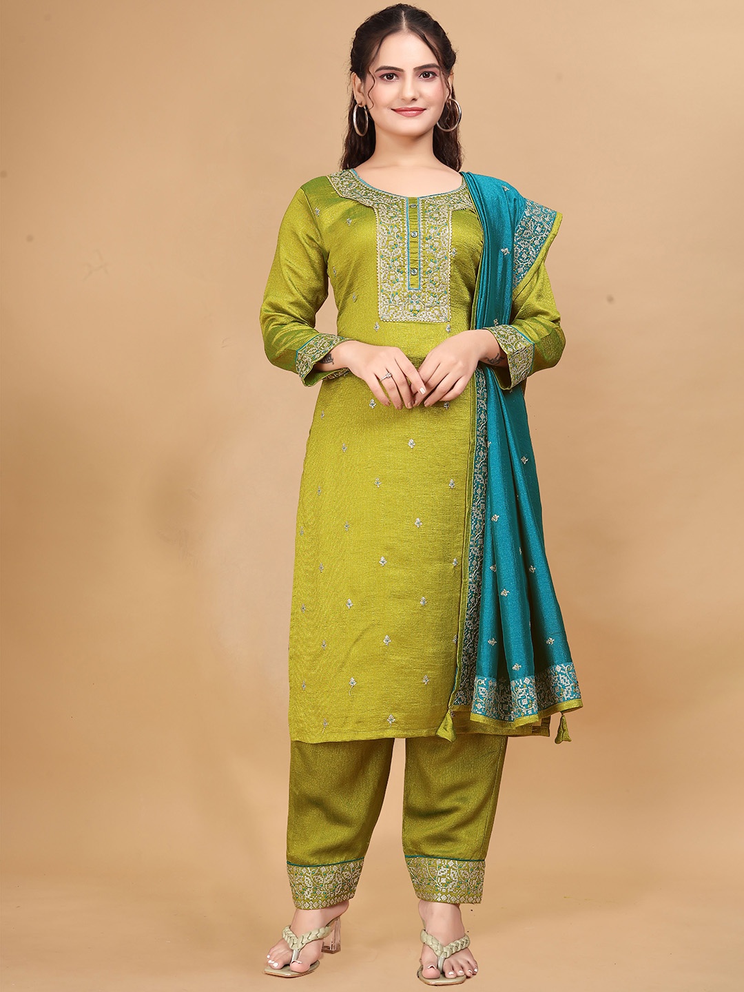 

Sitanjali Women Floral Embroidered Regular Pure Silk Kurta with Trousers & With Dupatta, Green