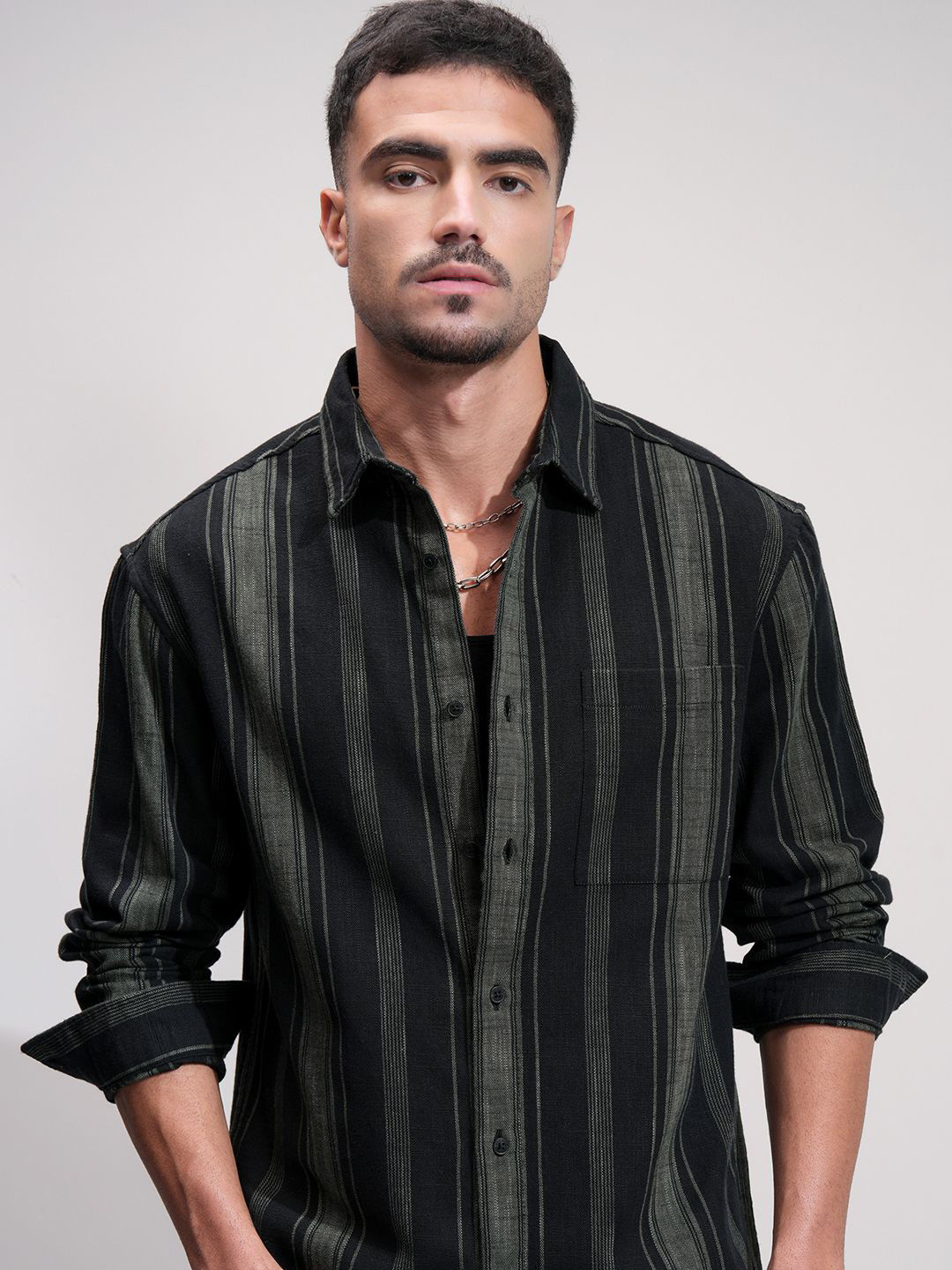 

HIGHLANDER Men Comfort Opaque Casual Shirt, Black