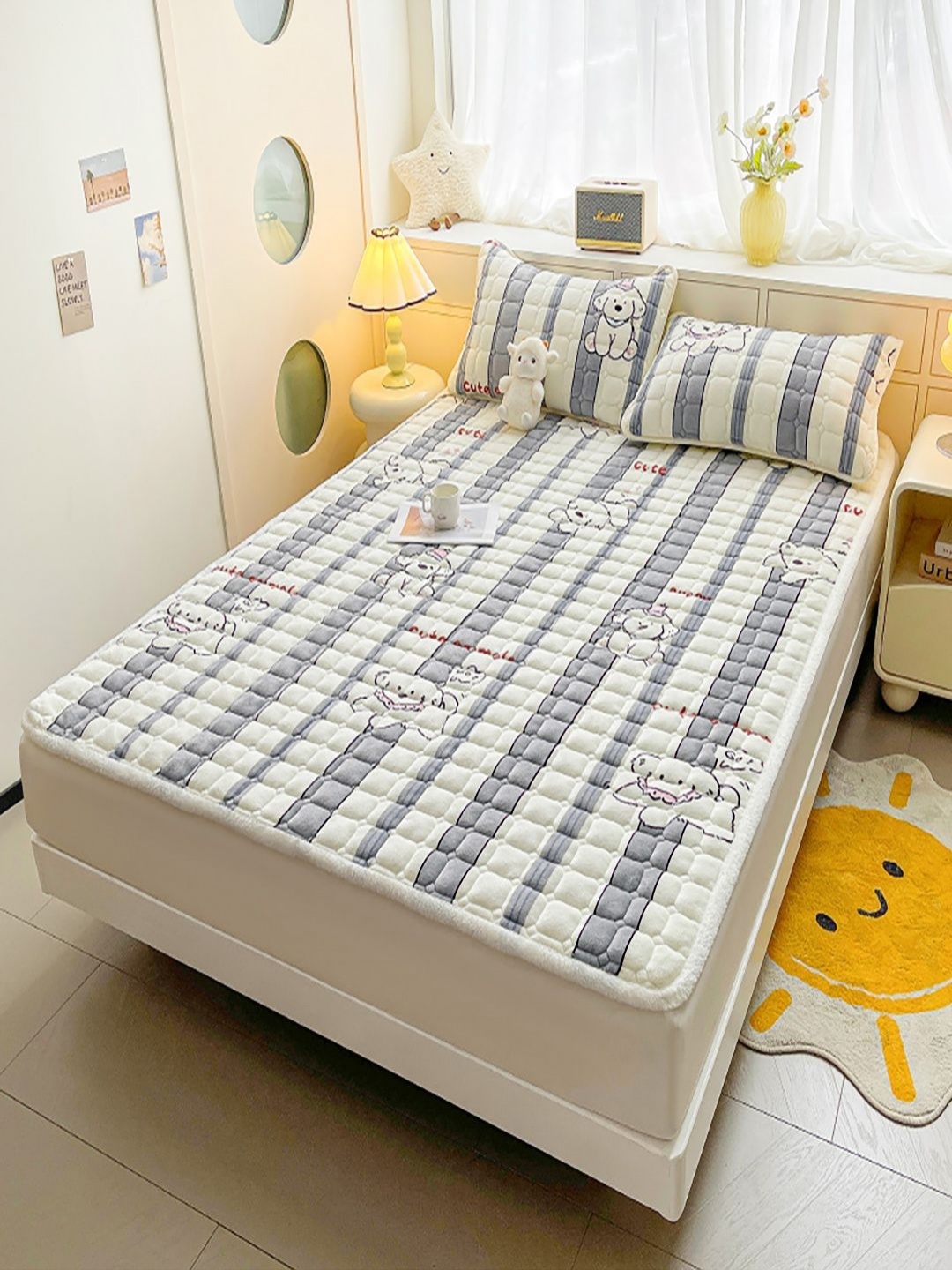 

JC HOME Grey & White Cartoon Characters 150 TC King Bedsheet with 2 Pillow Covers