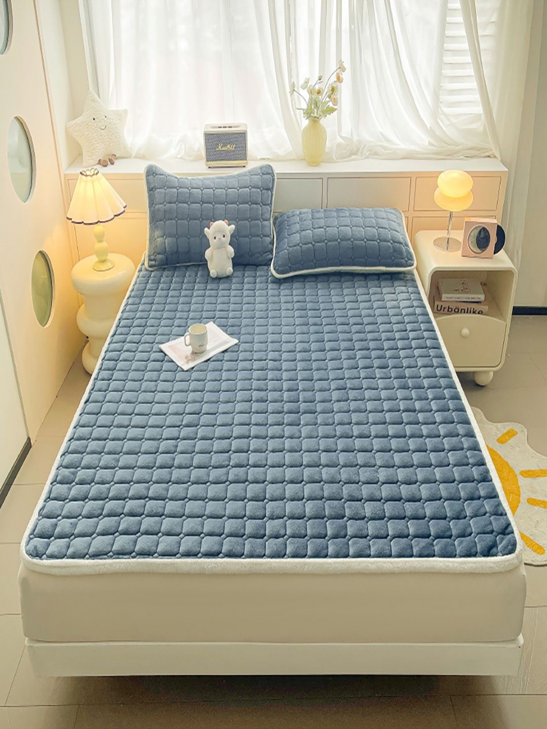 

JC HOME Blue Geometric 150 TC King Bedsheet with 2 Pillow Covers