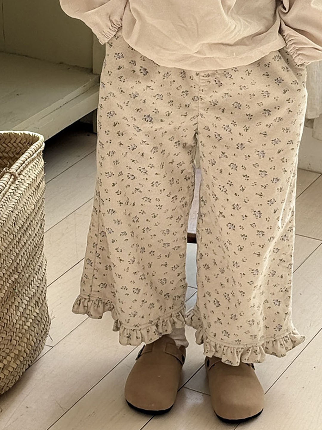 

LULU & SKY Girls Wide Leg High-Rise Slash Knee Jeans, Beige