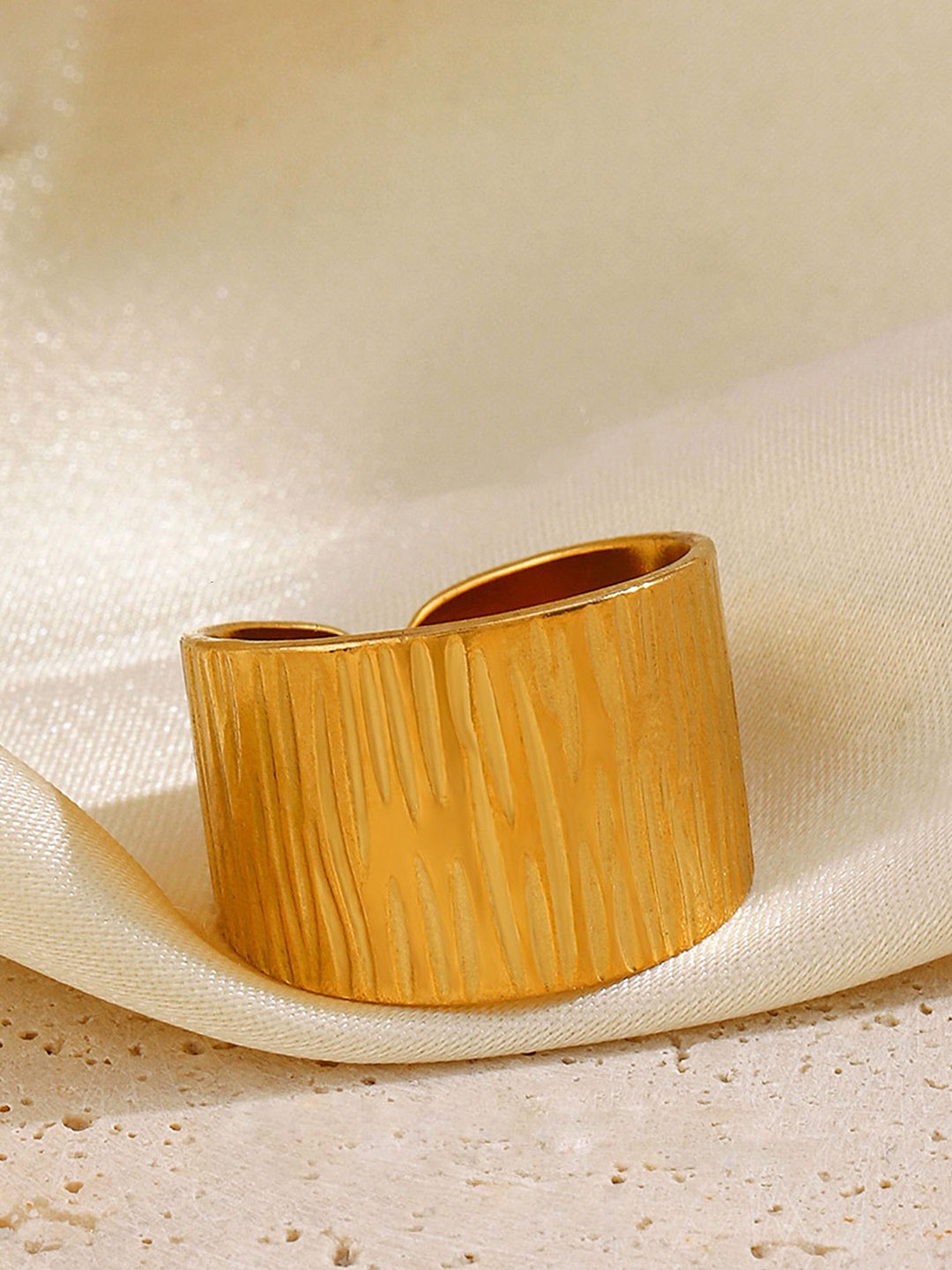 

LULU & SKY Gold-Plated Adjustable Finger Ring