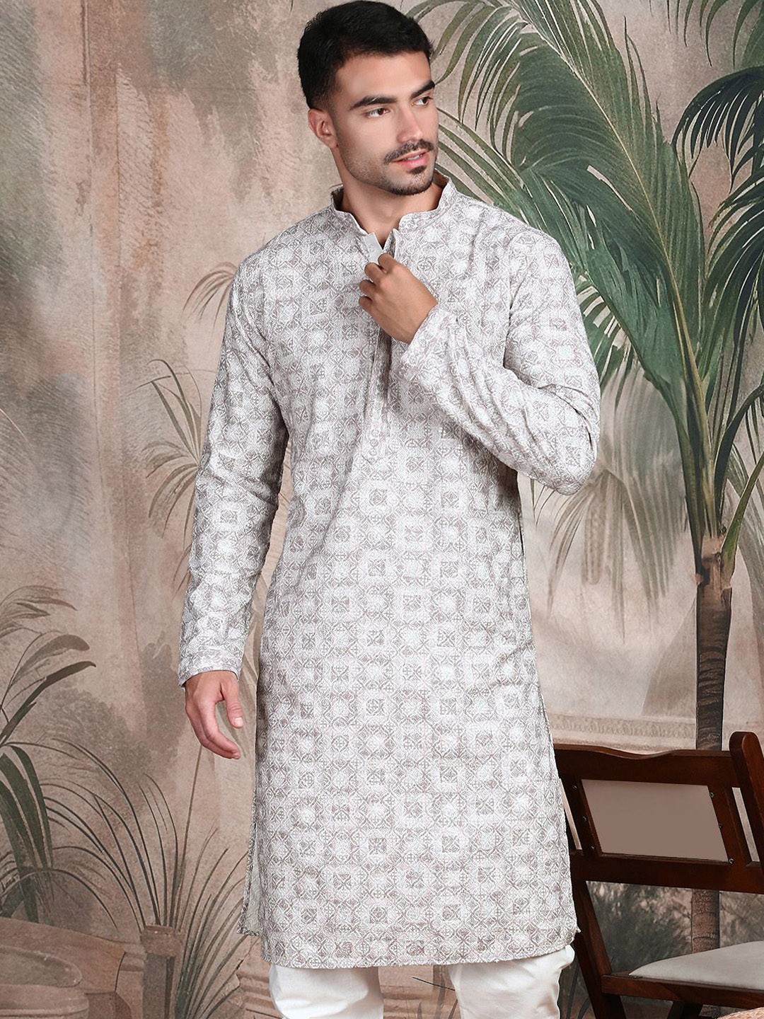 

Sangria Geometric Pattern Chikankari Kurta With Sequin, White