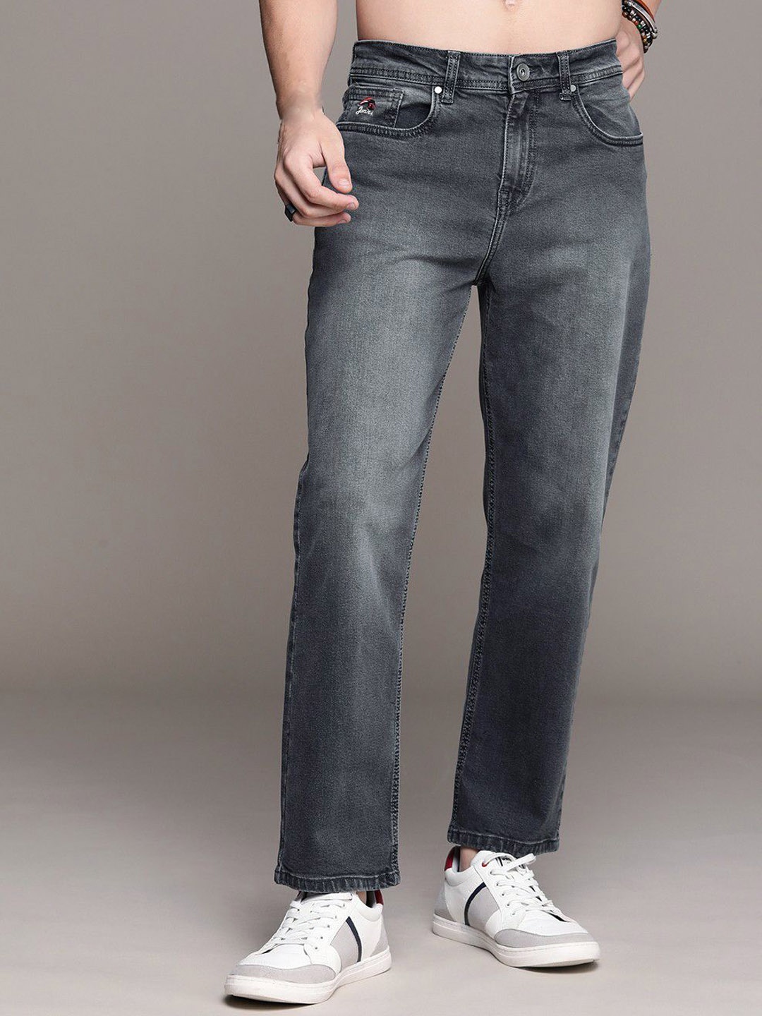 

fineblu Men Straight Fit Low Distress Light Fade Stretchable Jeans, Grey