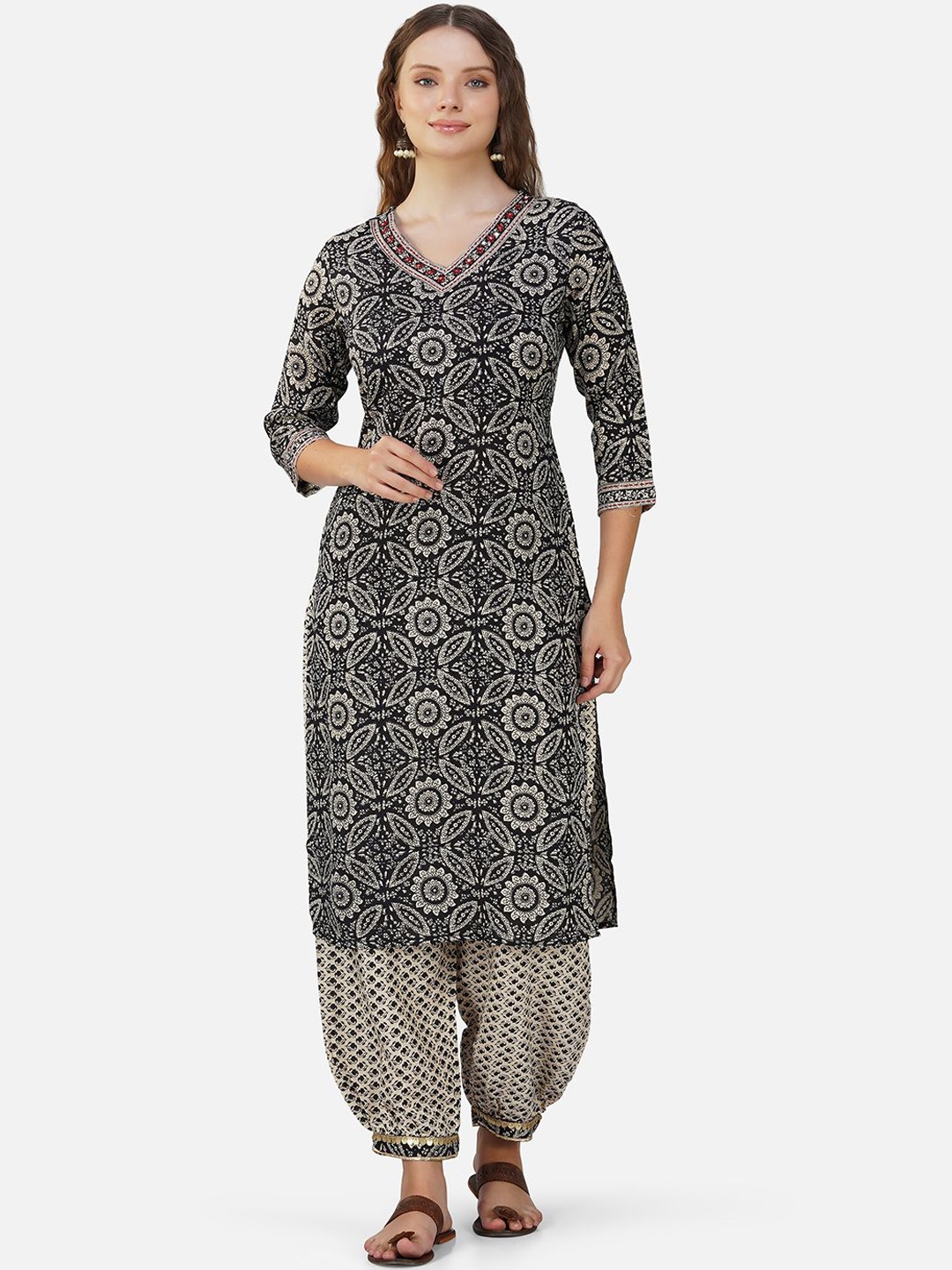 

Charitra Women Floral Printed Regular Kurta with Salwar, Black