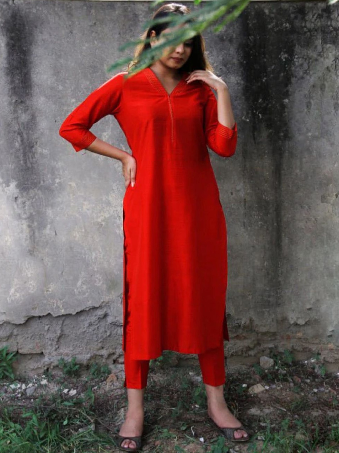 

Mera Rang Women Regular Raw Silk Kurta with Trousers, Red
