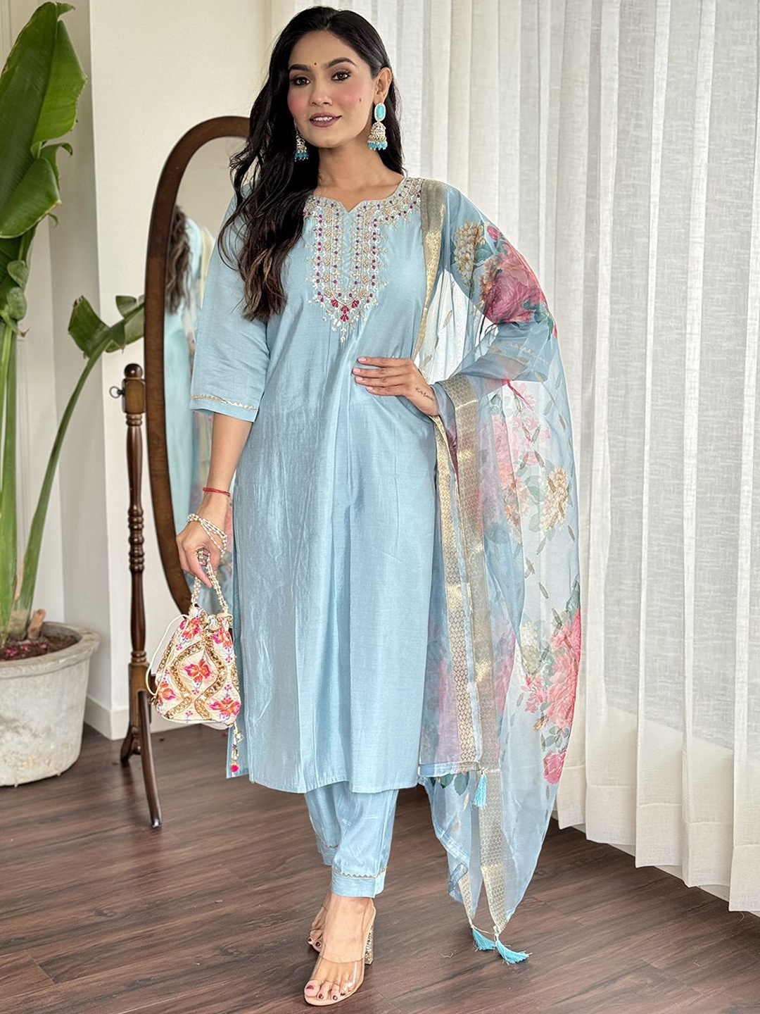 

Bhavyam Women Floral Embroidered Regular Chanderi Silk Kurta with Trousers & With Dupatta, Grey