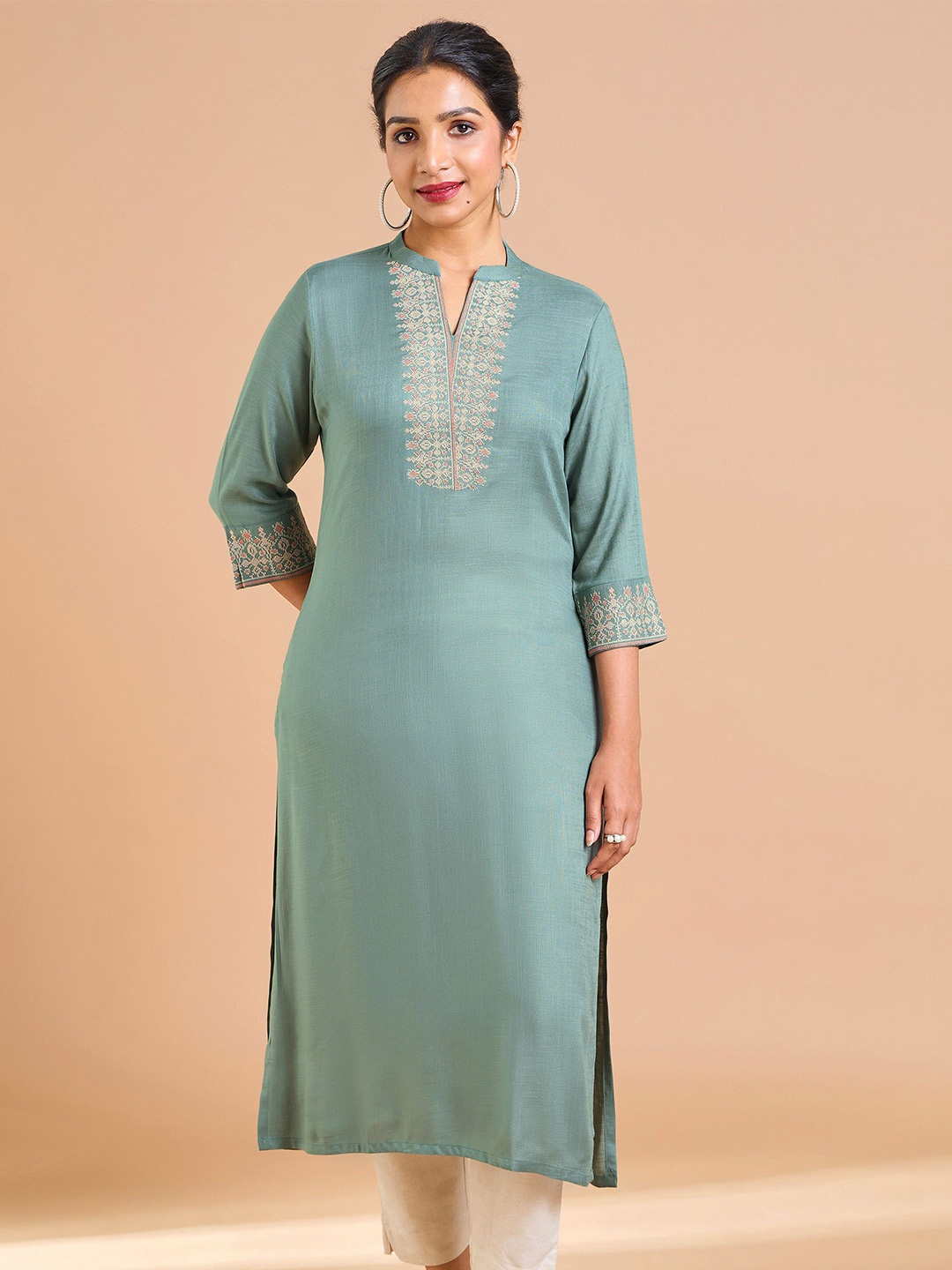 

Vismay Embroidered Mandarin Collar Neck Straight Kurta, Green