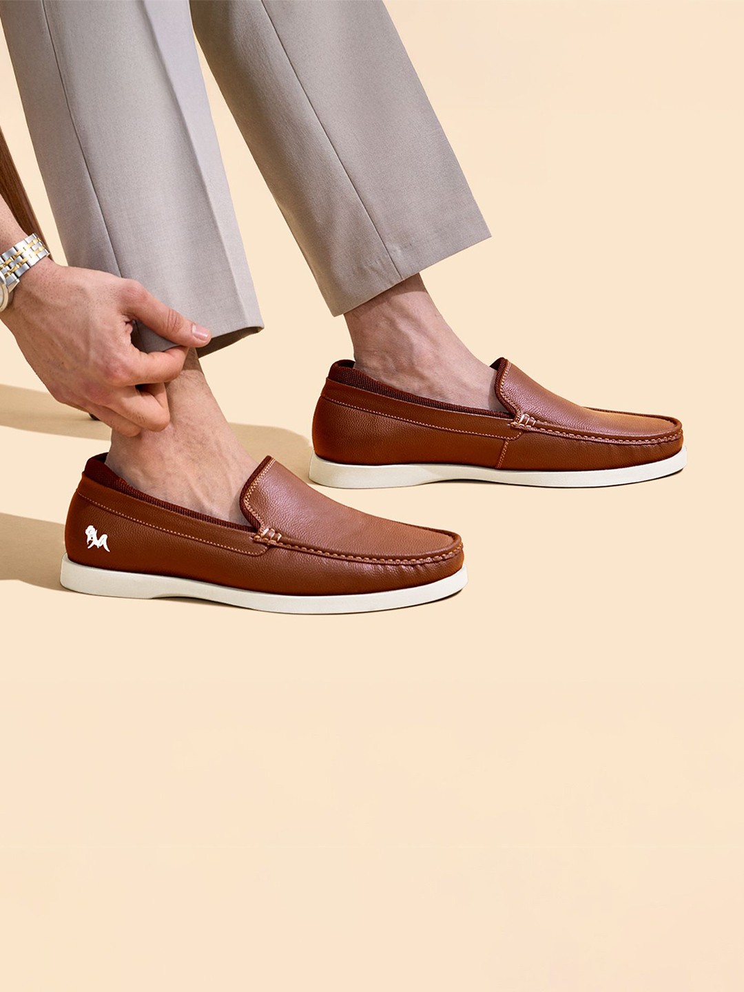 

NEEMANS Men Perforations PU Slip-On Sneakers, Beige