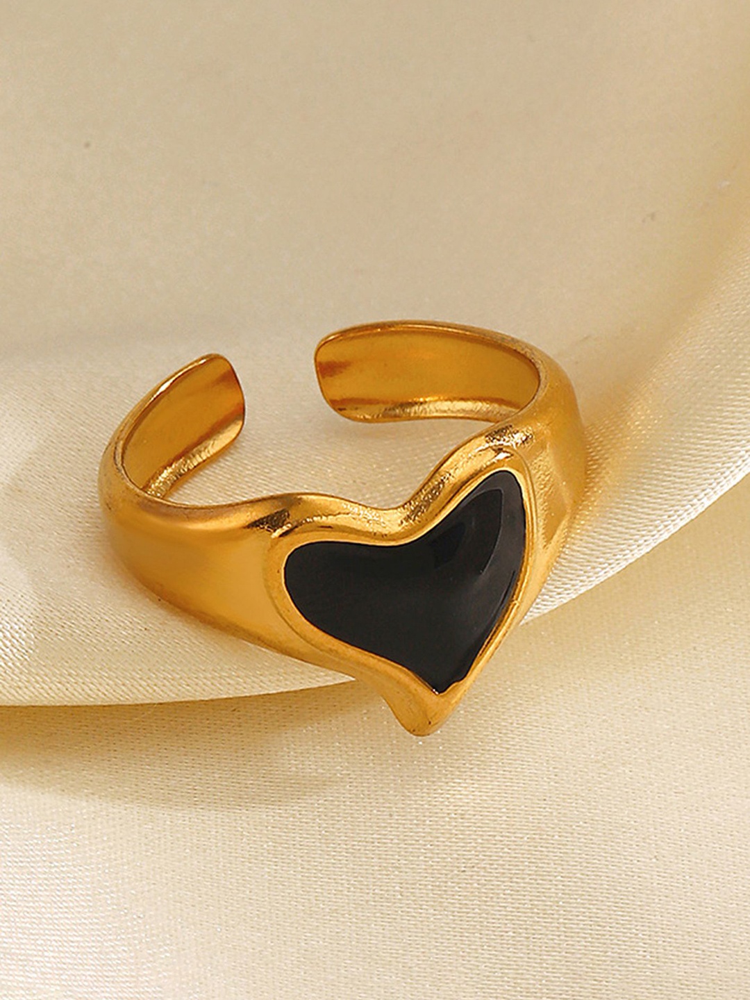 

LULU & SKY Gold Plated Heart Shaped Finger Ring