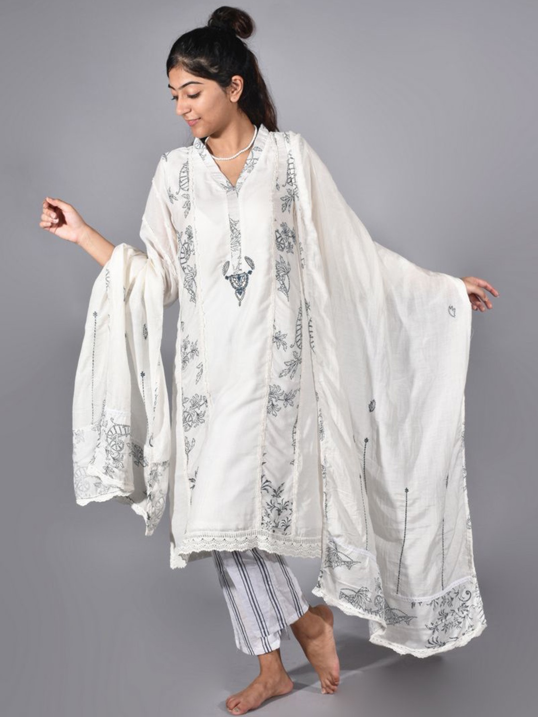 

zuri Women Embroidered Regular Kurta with Trousers, White