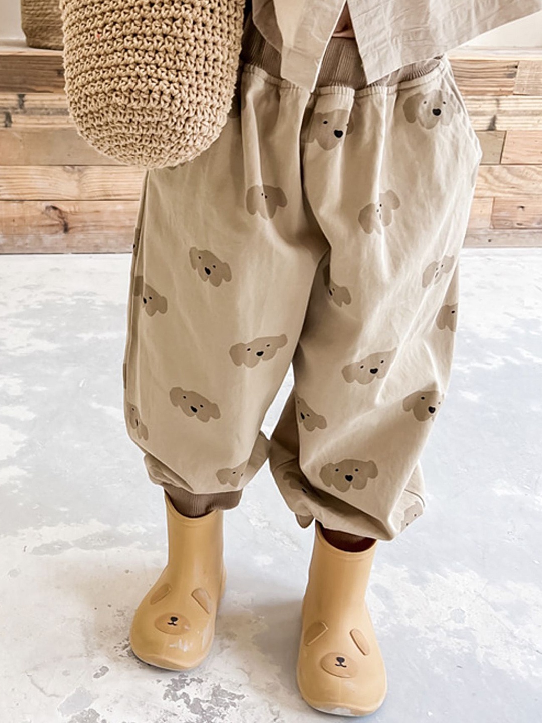 

LULU & SKY Girls Relaxed Fit High-Rise Mildly Distressed Jeans, Khaki