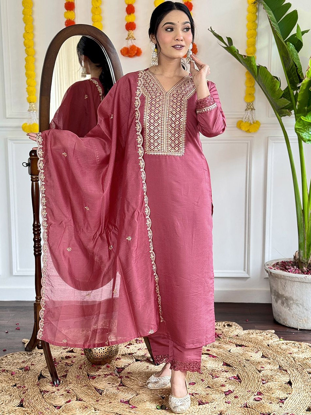 

Mitera Women Floral Embroidered Regular Thread Work Chanderi Silk Kurta with Trousers & With Dupatta, Rose gold