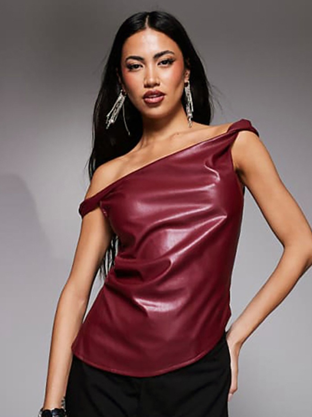 

StyleCast x Revolte Solid Off-Shoulder Regular Top, Maroon