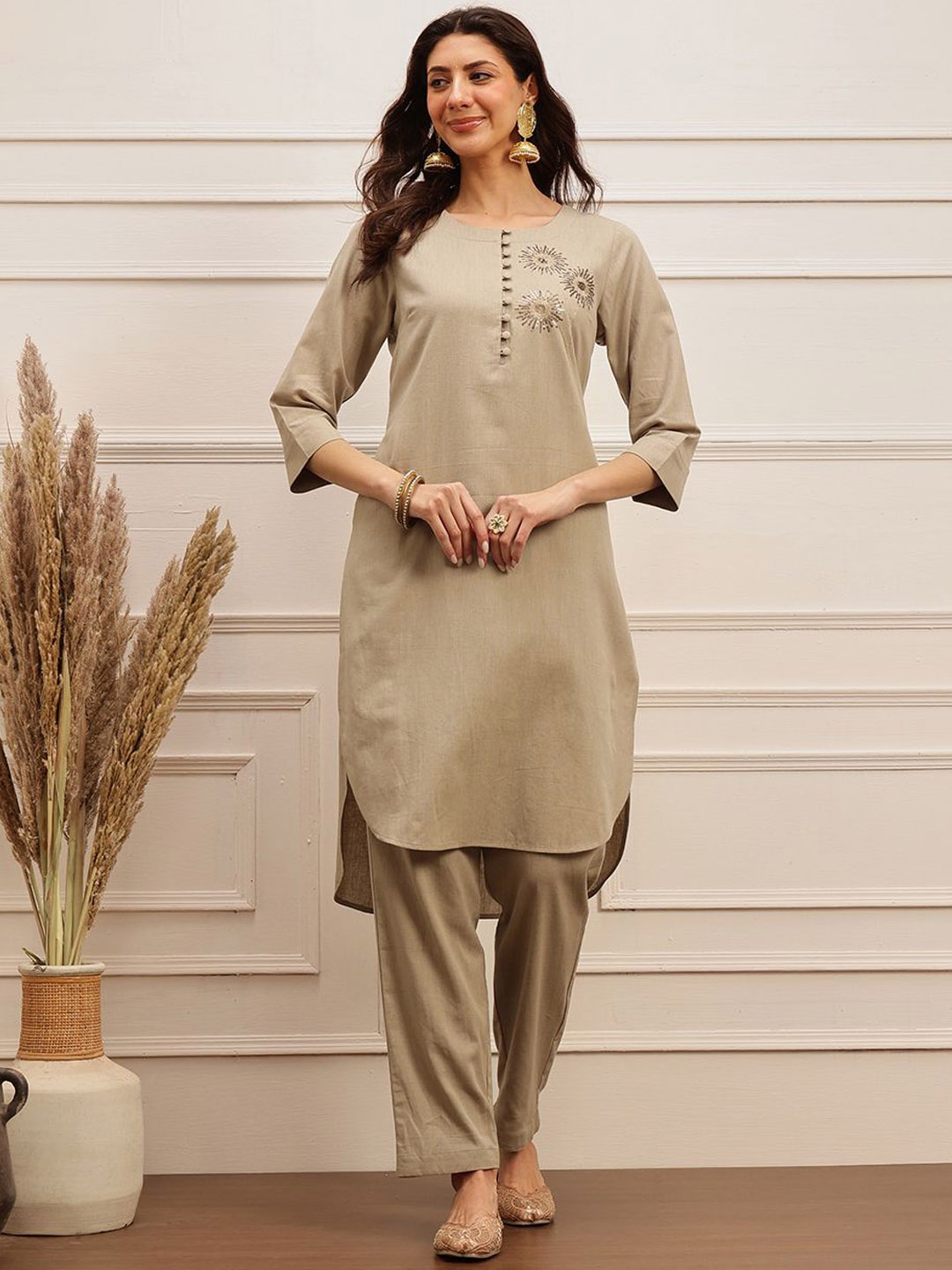 

BARARA ETHNIC Women Floral Regular Thread Work Kurta with Trousers, Cream