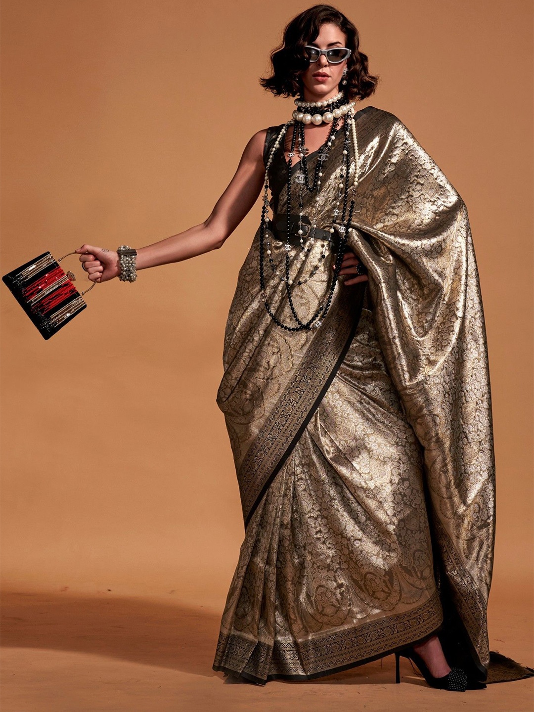 

MySilkLove Woven Design Embroidered Silk Blend Kanjeevaram Saree, Black