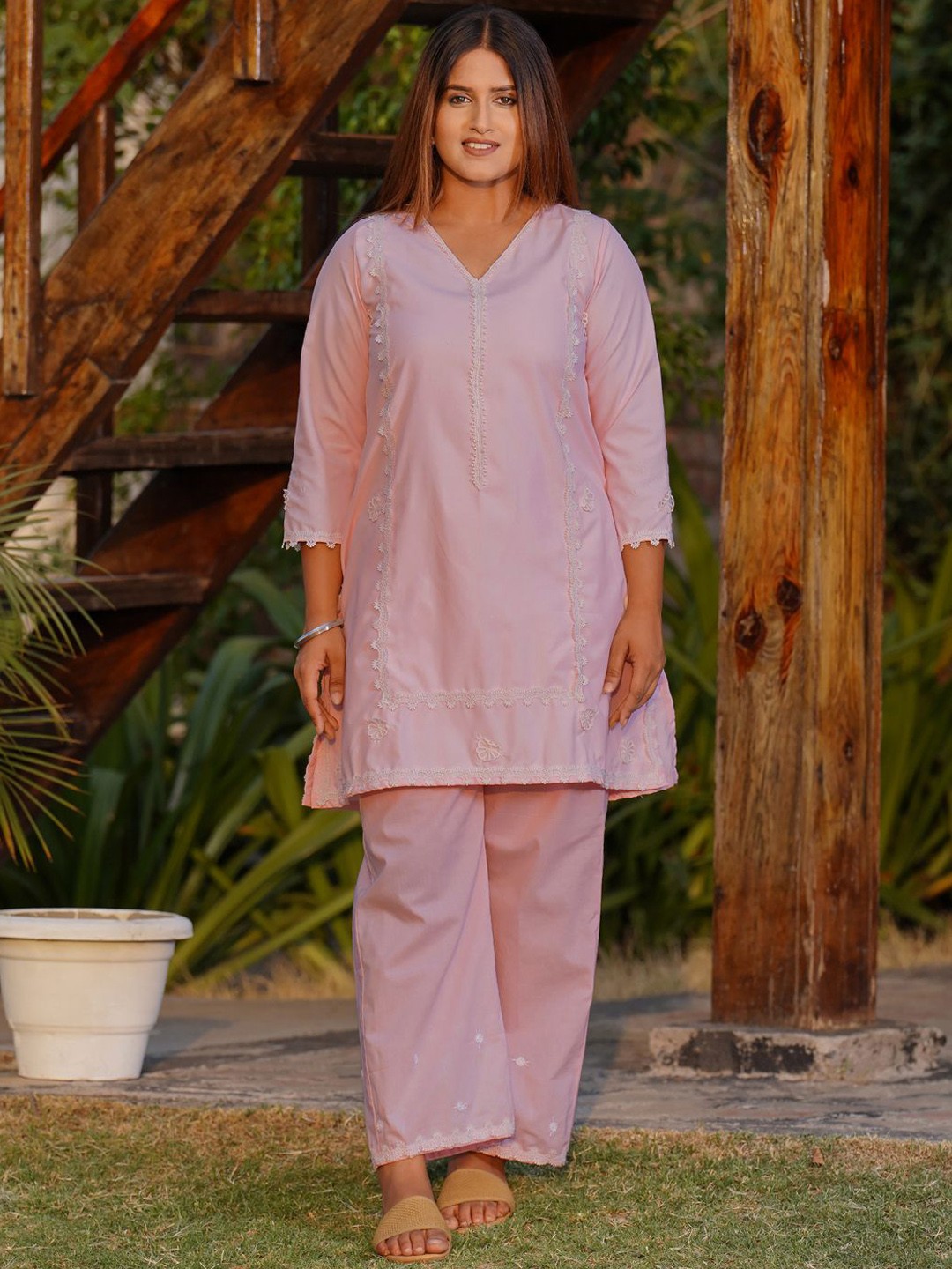 

zuri Women Ethnic Motifs Embroidered Regular Thread Work Pure Cotton Kurta with Trousers, Pink