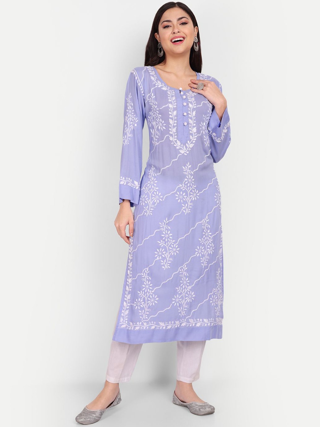

Indiankala4u Women Paisley Embroidered Chikankari Kurta, Lavender