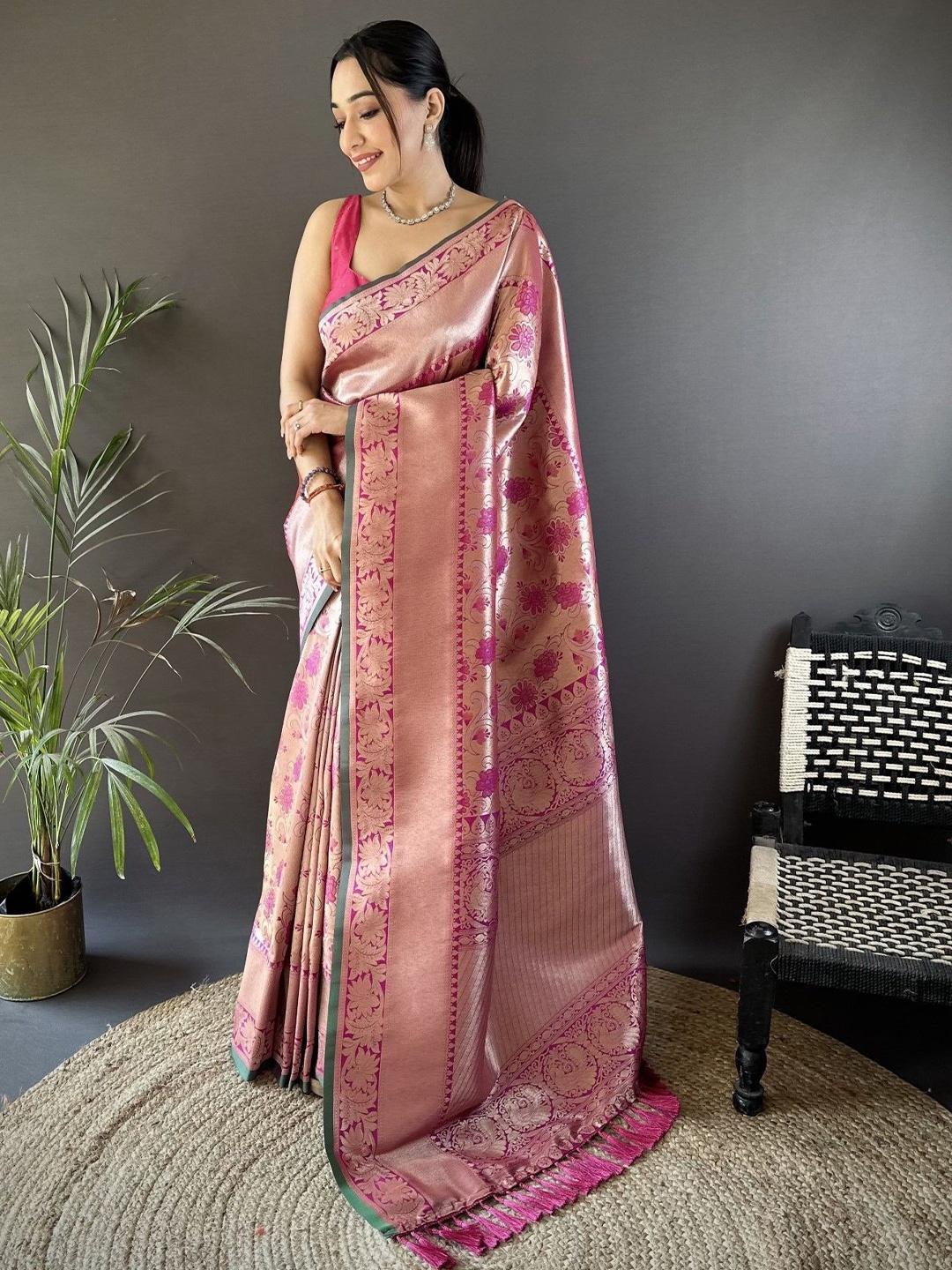 

LeeliPeeri Designer Floral Zari Silk Blend Banarasi Saree, Magenta