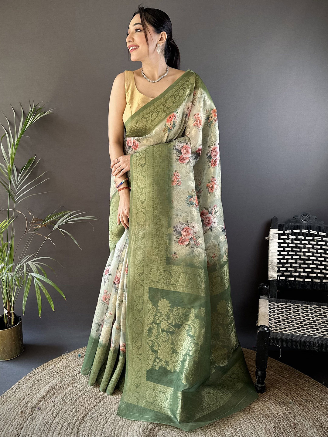 

LeeliPeeri Designer Floral Zari Silk Blend Saree, Green